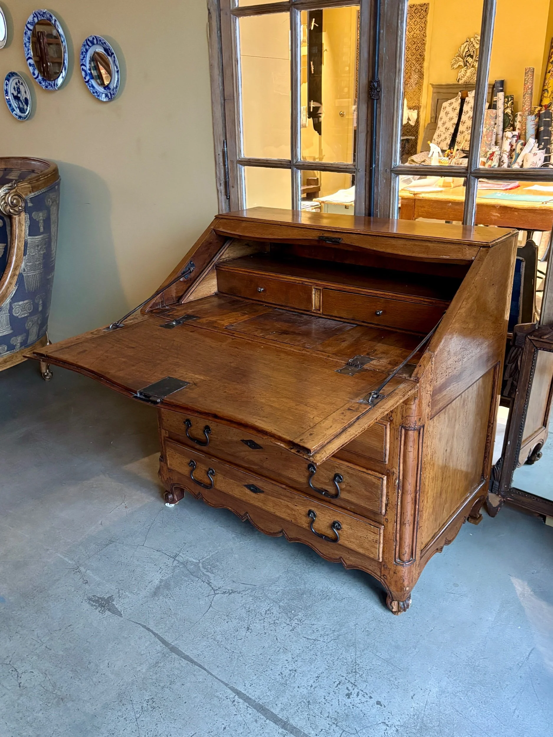 secretaire-bureau-a-pente-noyer-xviii-eme-meuble-rangement-vintage-antique-axs-design-paris-france