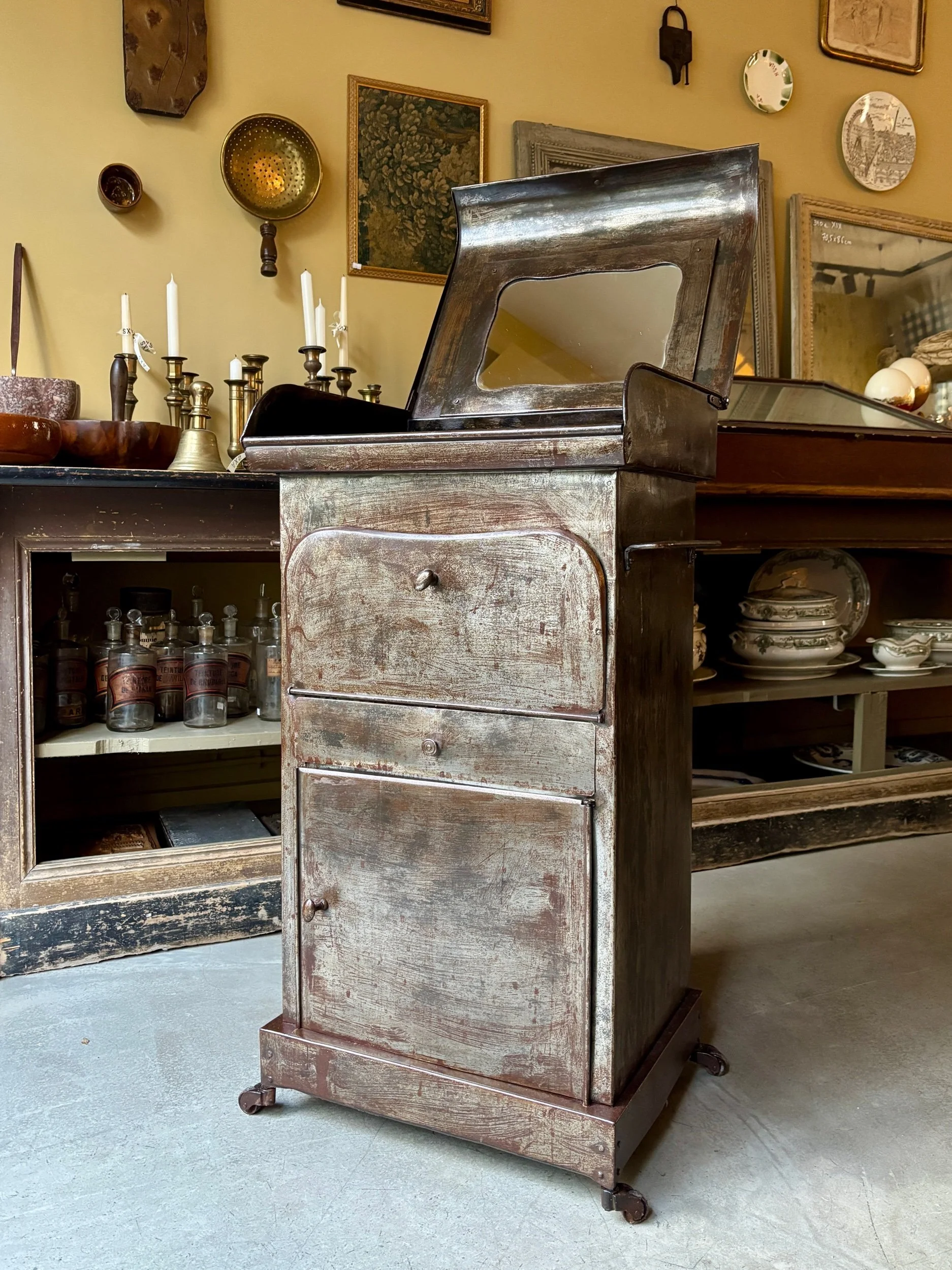 Meuble de toilette en métal, époque Napoléon III