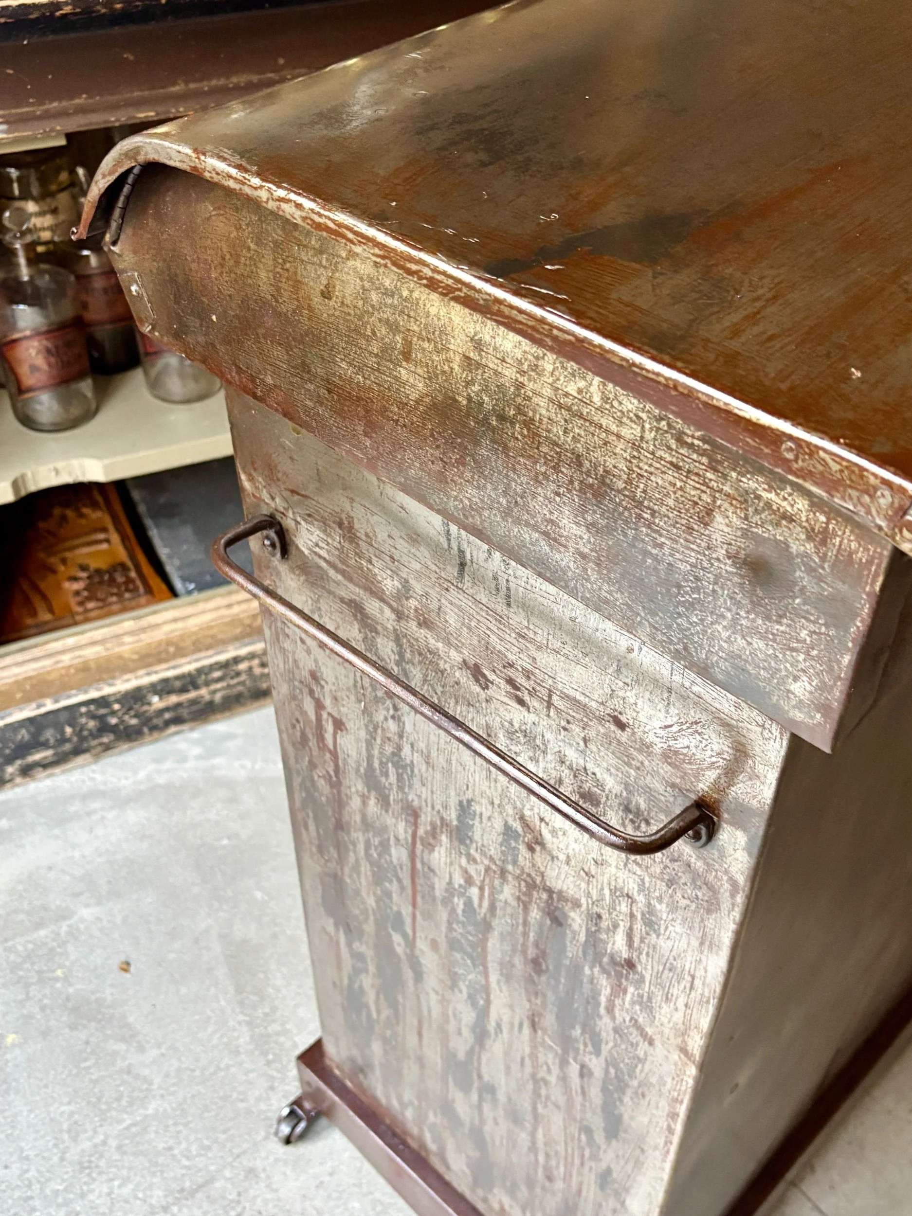 meuble-toilette-metal-napoleon-iii-vintage-axs-design-paris-france