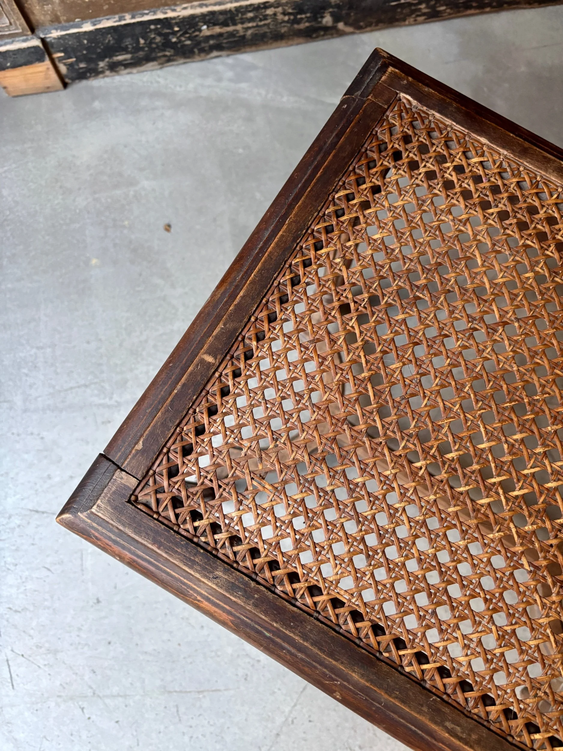 tabouret-banc-de-piano-bois-cisele-cannage-assise-vintage-axs-design-paris-france