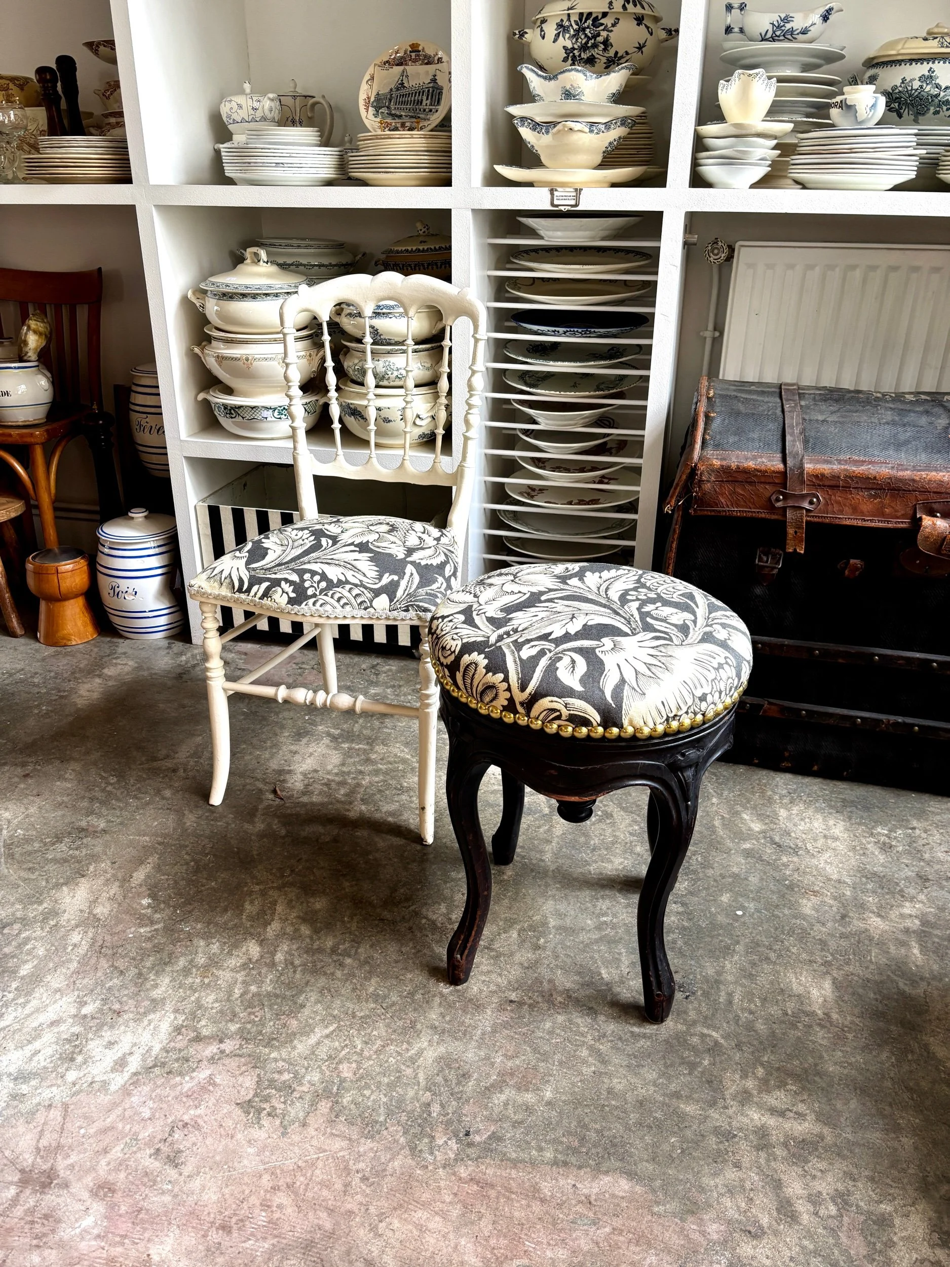 tabouret-piano-napoleon-III-grands-pavots-antoinette-poisson-assise-vintage-axs-design-paris-france