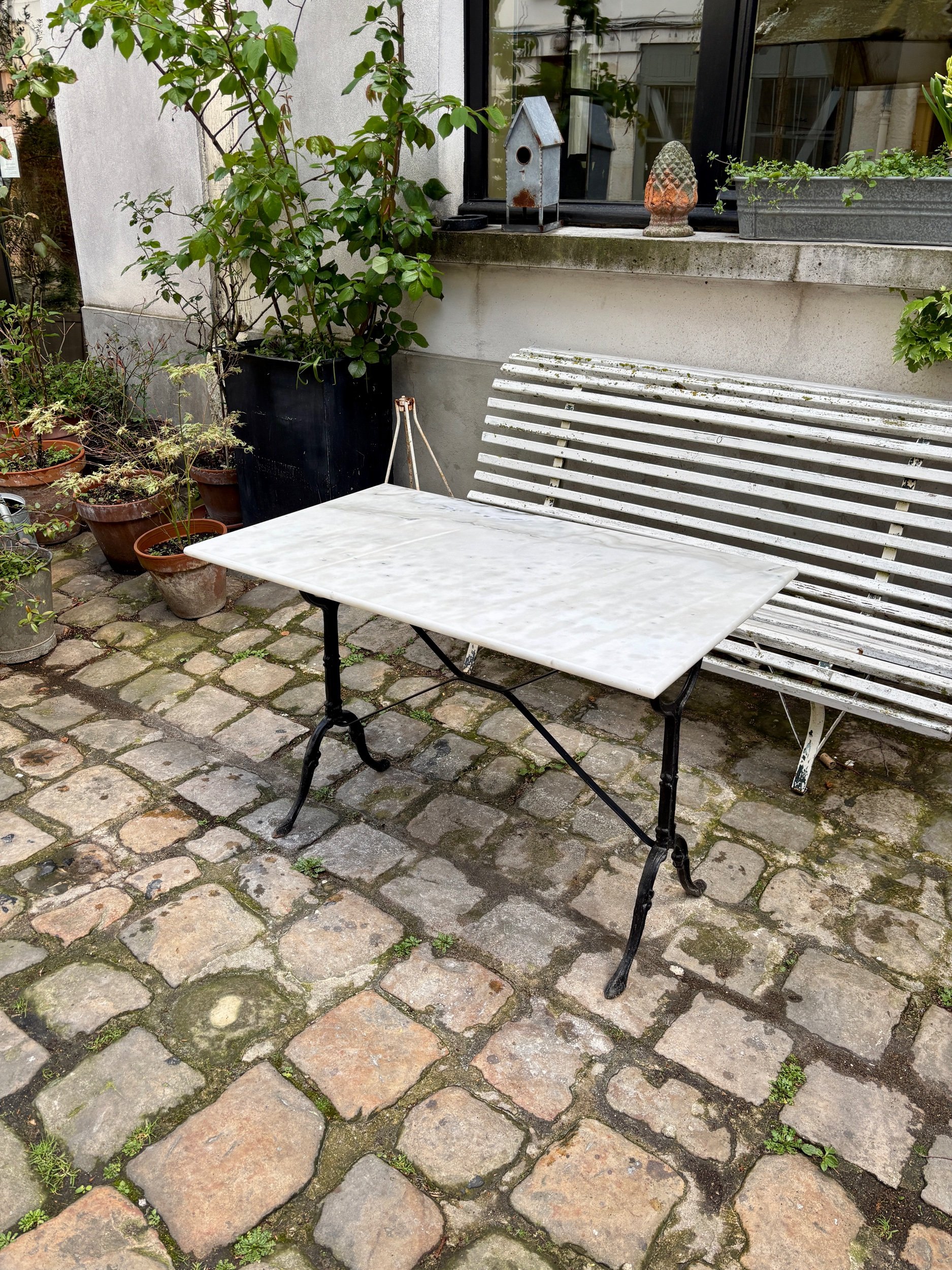 table-bistrot-marbre-fonte-fer-noir-gris-meuble-vintage-axs-design-paris-france