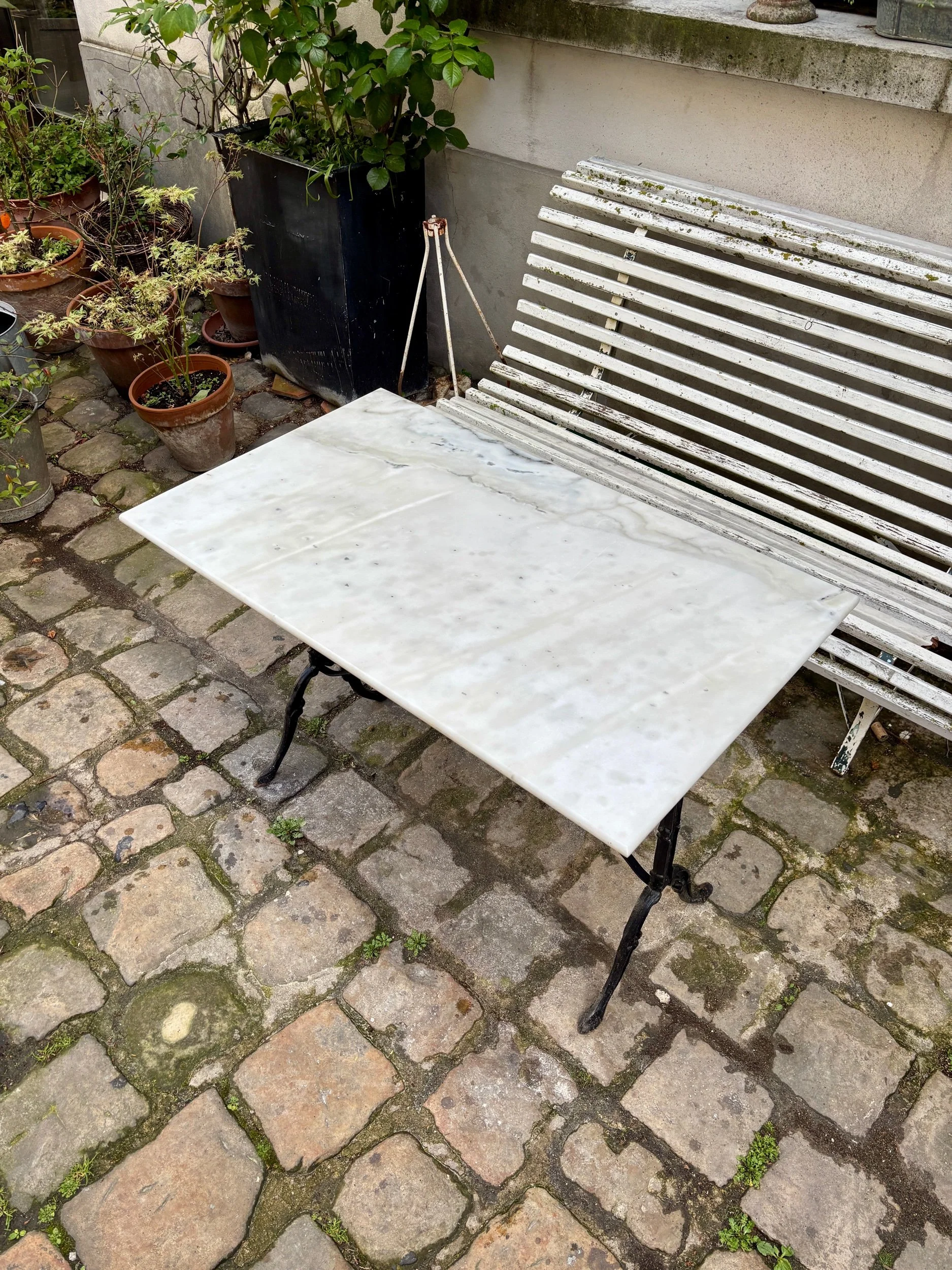 table-bistrot-marbre-fonte-fer-noir-gris-meuble-vintage-axs-design-paris-france