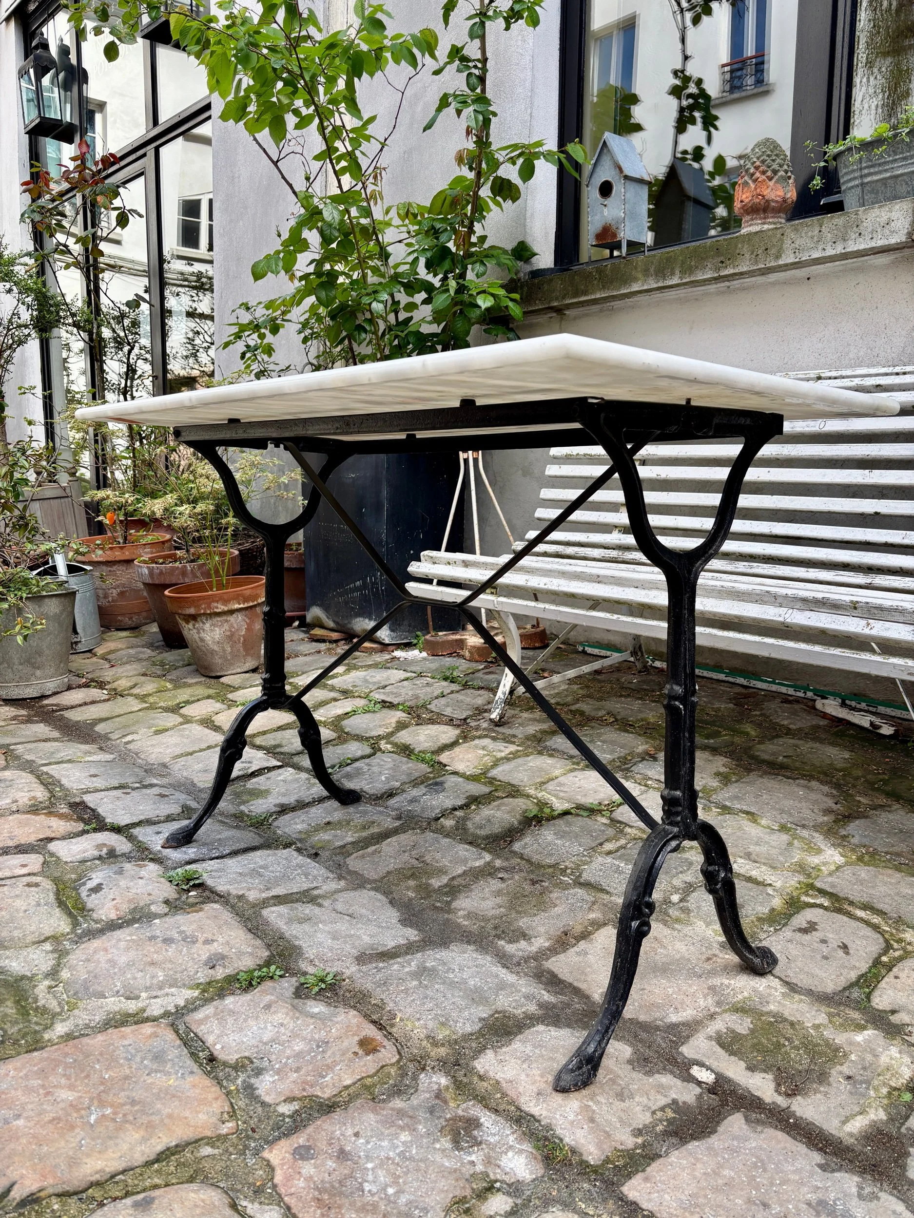 table-bistrot-marbre-fonte-fer-noir-gris-meuble-vintage-axs-design-paris-france