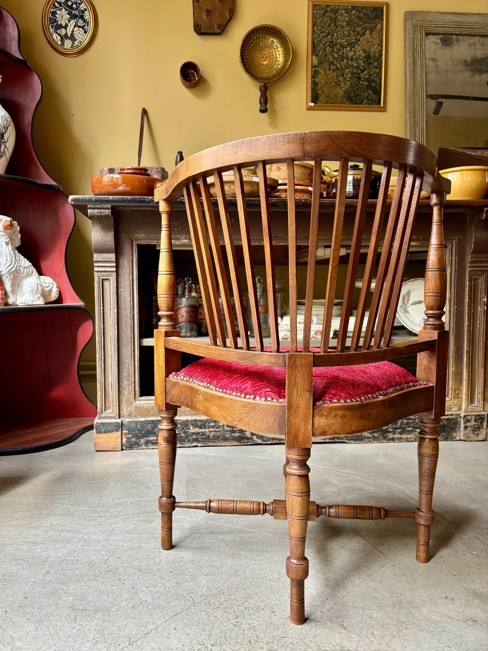 fauteuil-angle-bureau-bois-fonce-velours-rouge-assise-vintage-axs-design-paris-france