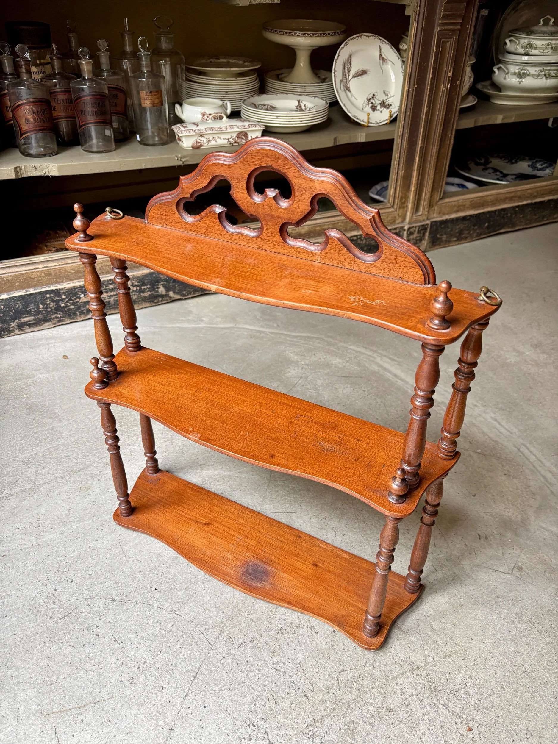 etagere-bois-fonce-tourne-style-napoleon-iii-meuble-vintage-axs-design-paris-france