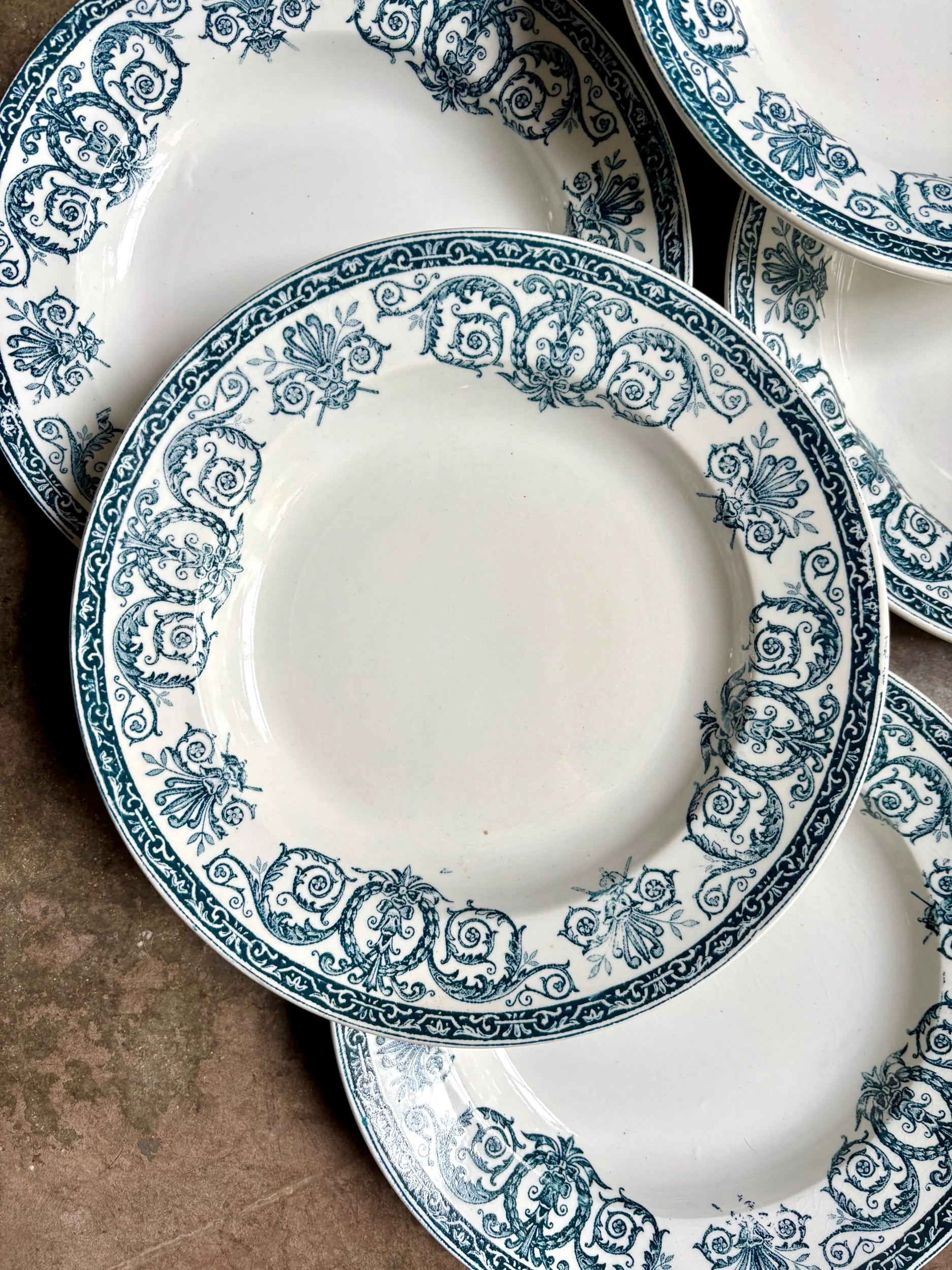 assiettes-creuses-leon-graves-marie-louise-terre-fer-bleu-vaisselle-vintage-axs-design-paris-france