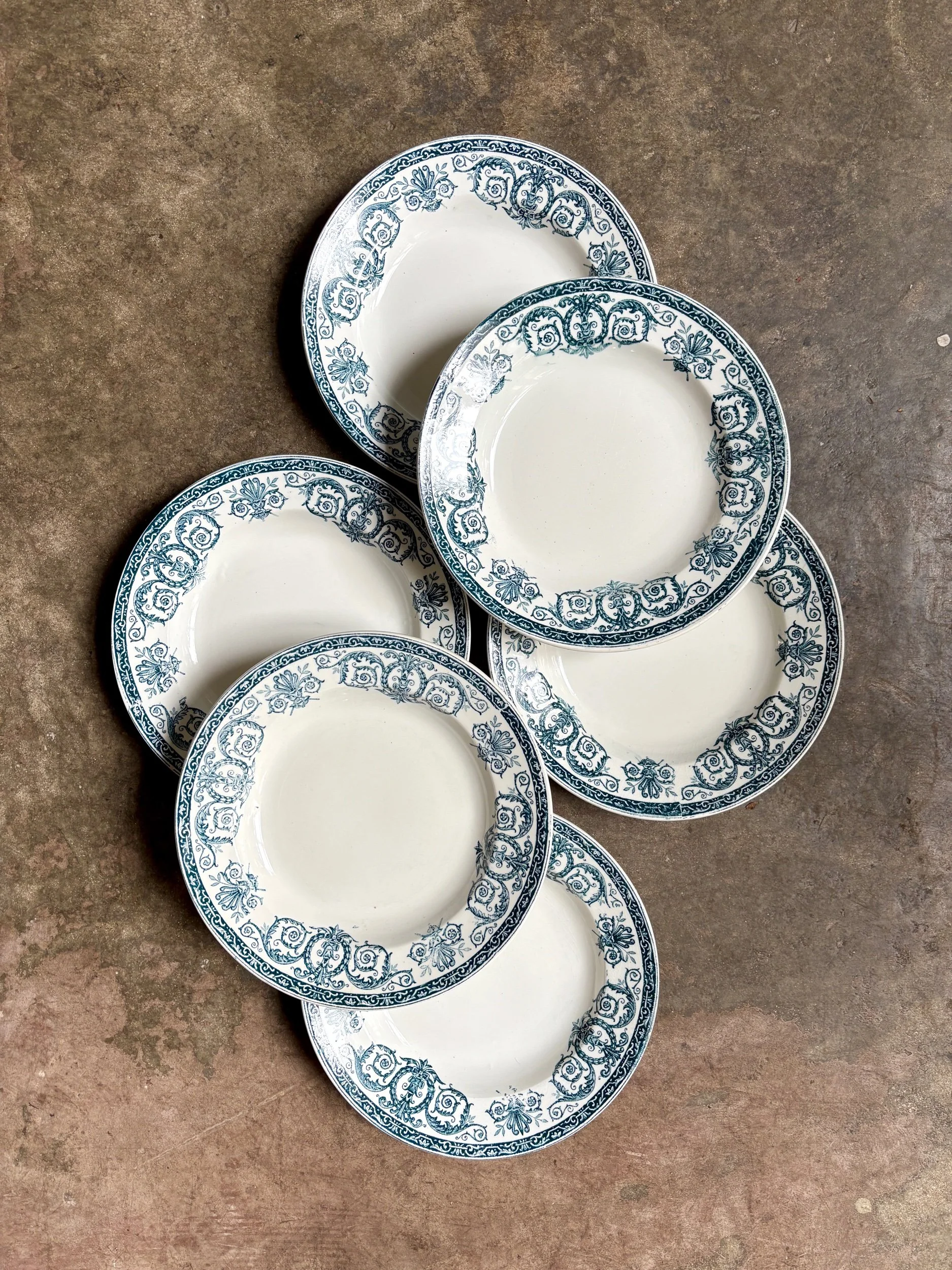 assiettes-creuses-leon-graves-marie-louise-terre-fer-bleu-vaisselle-vintage-axs-design-paris-france