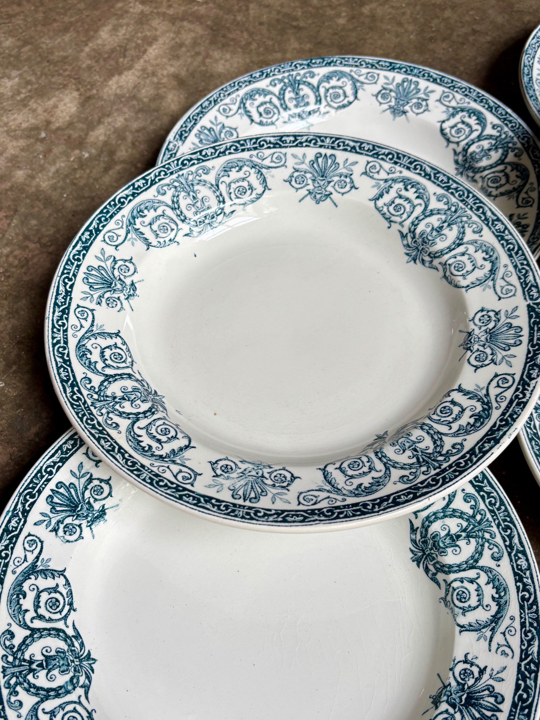 assiettes-creuses-leon-graves-marie-louise-terre-fer-bleu-vaisselle-vintage-axs-design-paris-france