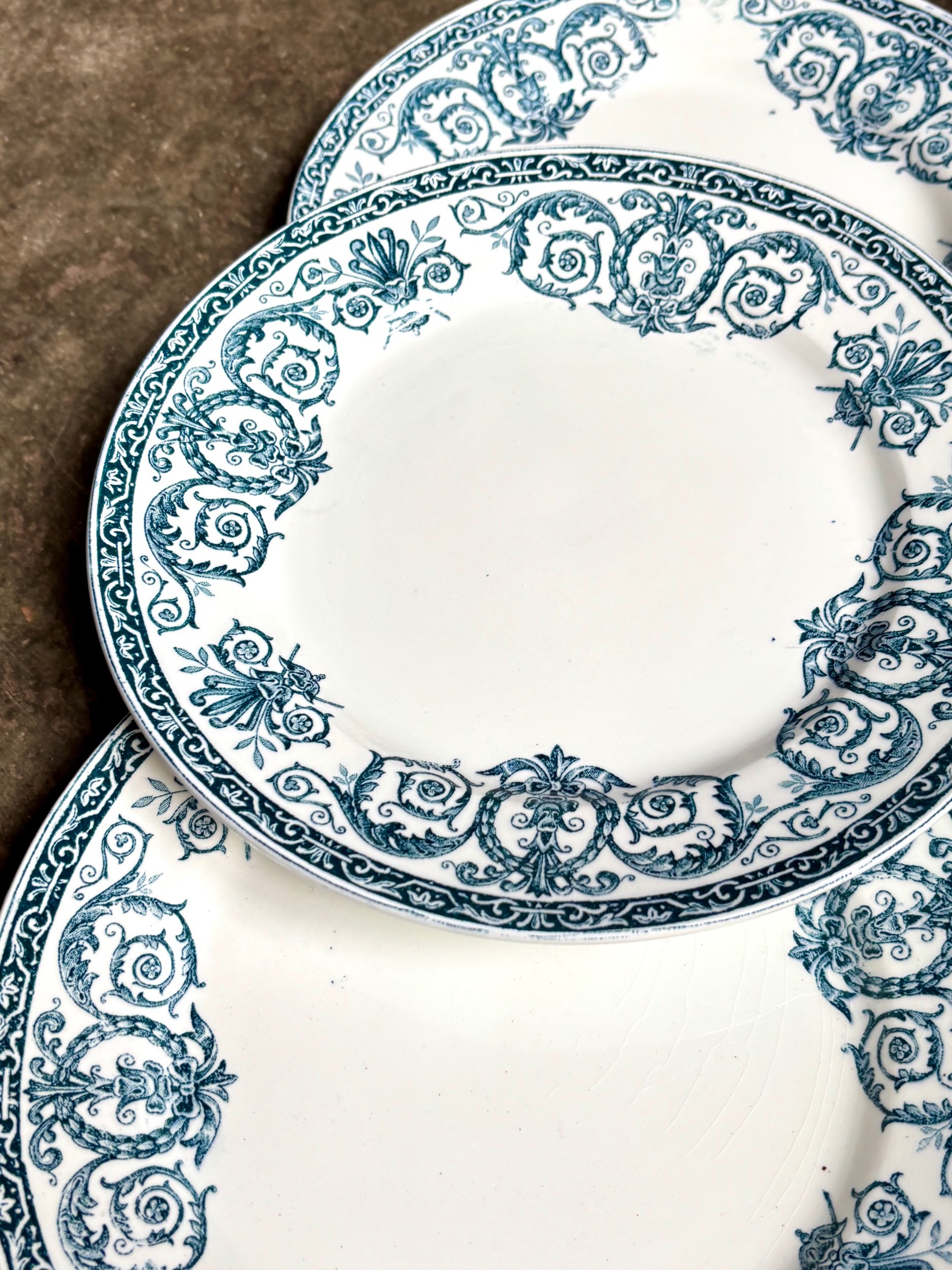 assiettes-dessert-leon-graves-marie-louise-terre-fer-bleu-vaisselle-vintage-axs-design-paris-france