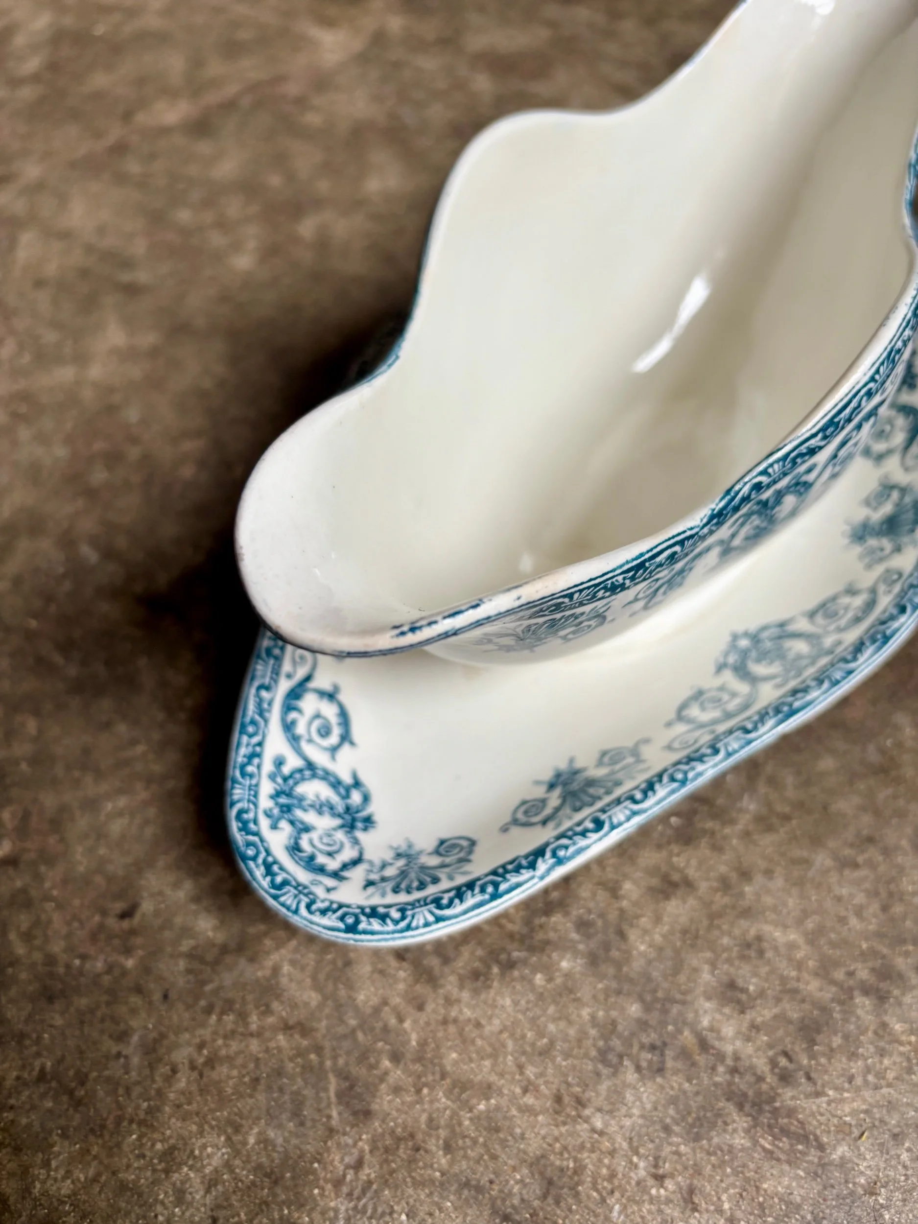 sauciere-leon-graves-marie-louise-terre-fer-bleu-vaisselle-vintage-axs-design-paris-france