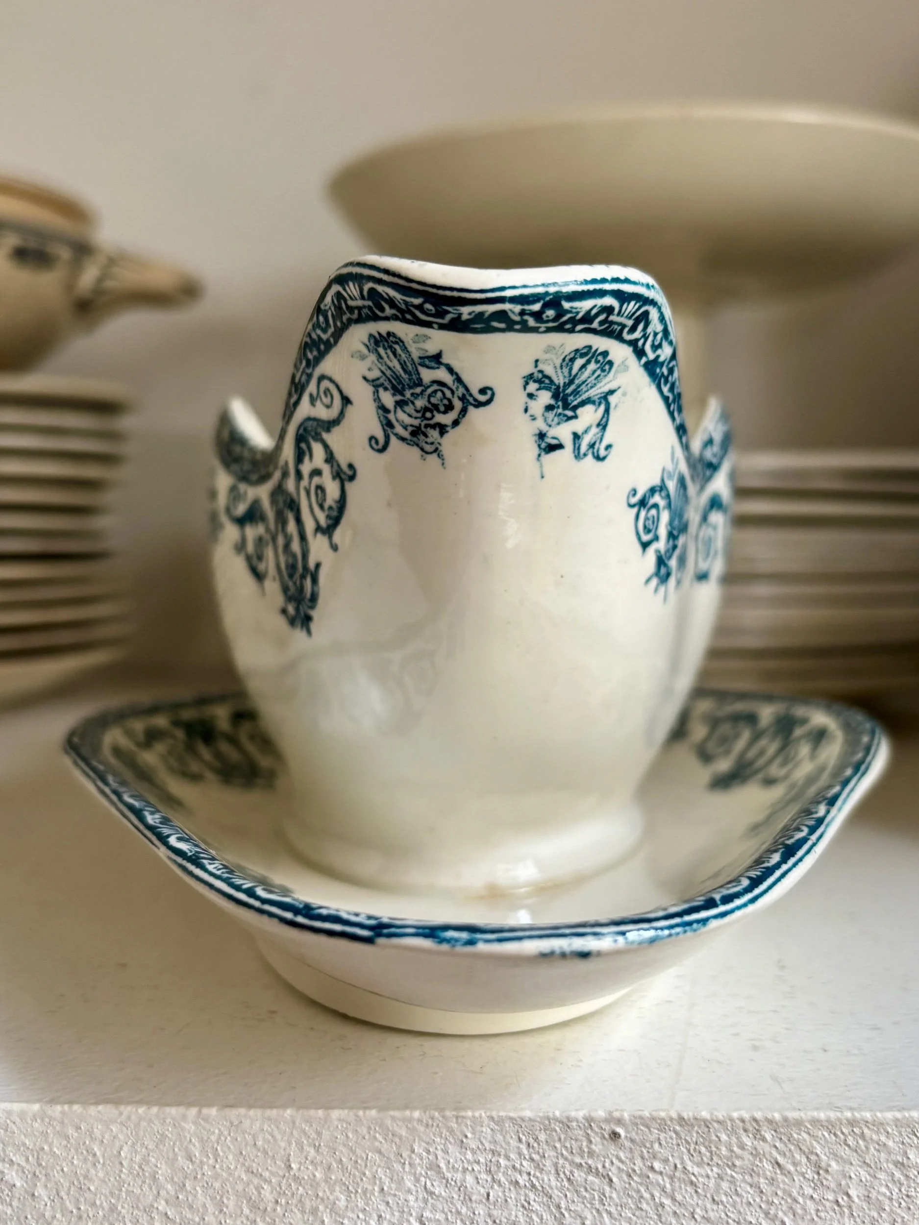 sauciere-leon-graves-marie-louise-terre-fer-bleu-vaisselle-vintage-axs-design-paris-france