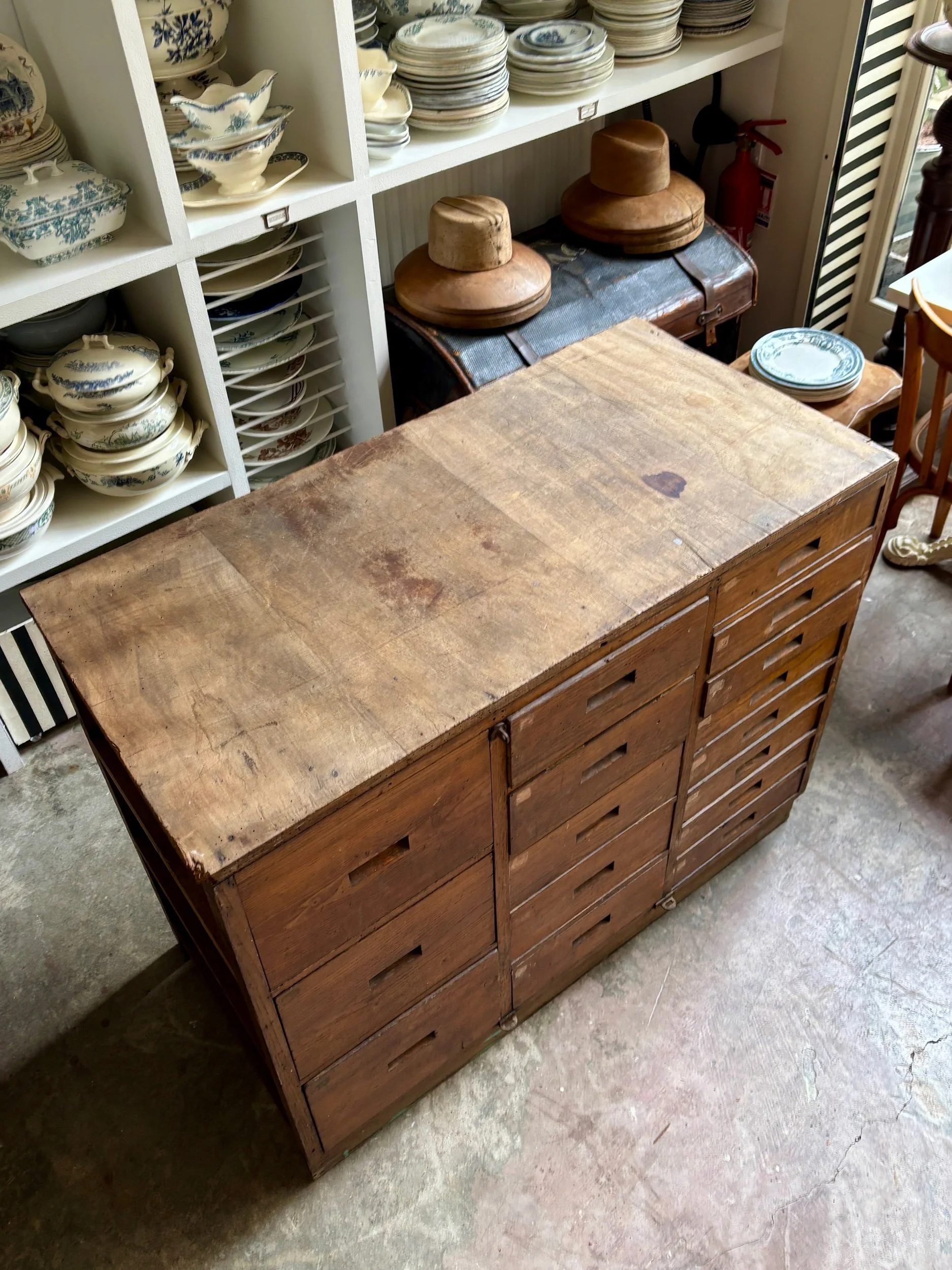 meuble-metier-tiroirs-rangement-bois-commode-vintage-axs-design-paris-france