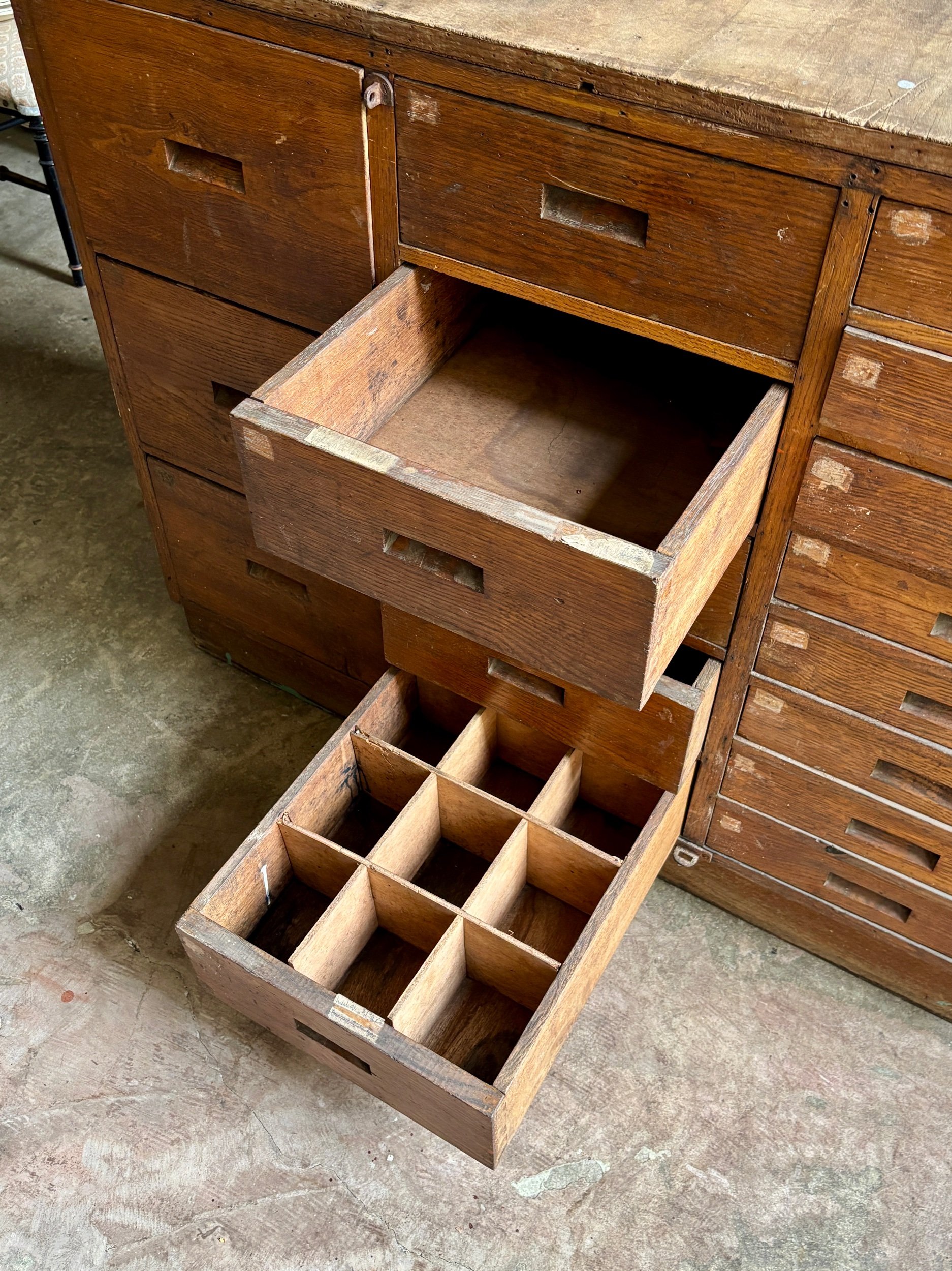 meuble-metier-tiroirs-rangement-bois-commode-vintage-axs-design-paris-france