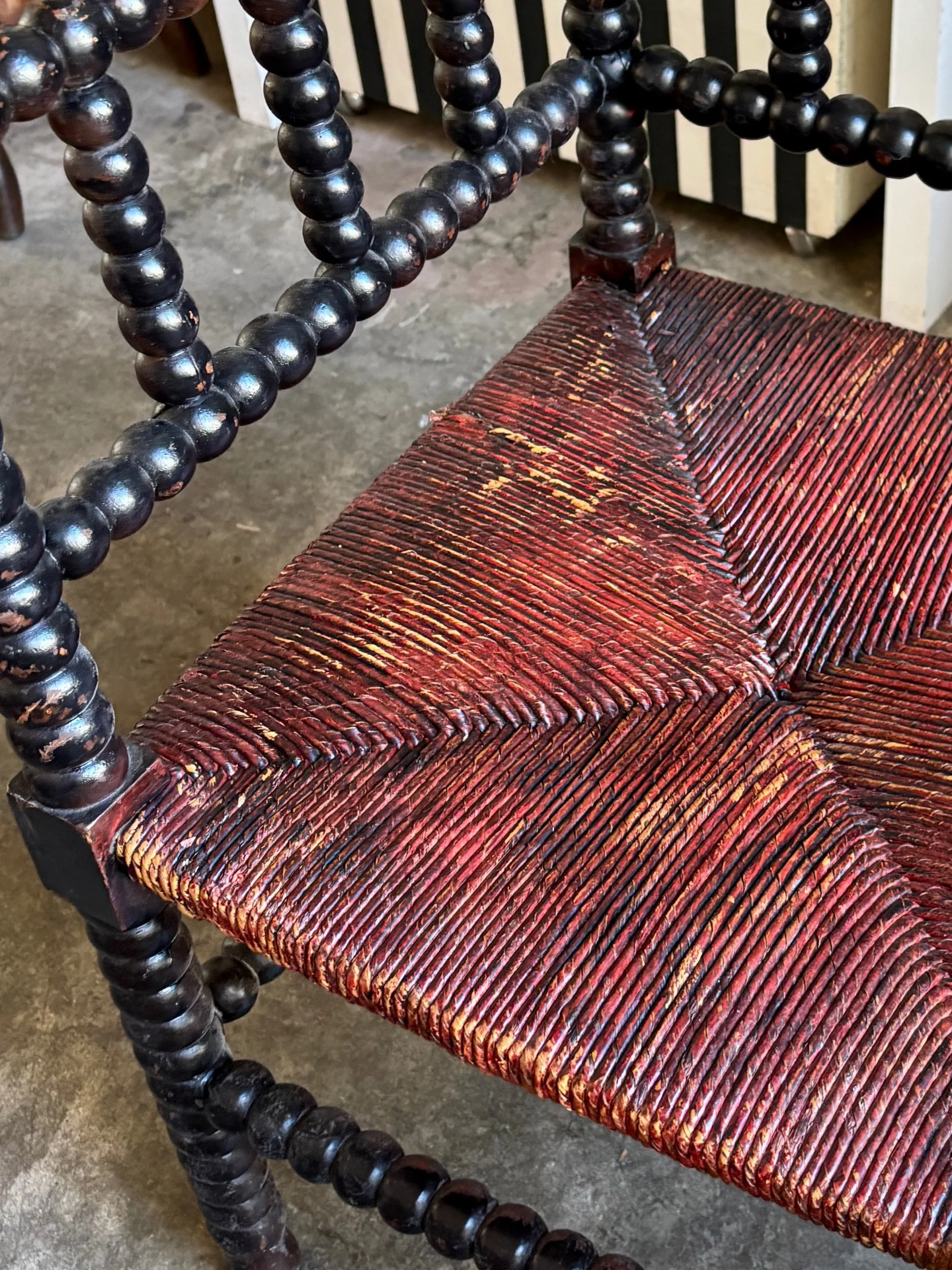 chaise-coin-bois-tourne-bobine-noir-paille-assise-vintage-axs-design-paris-france