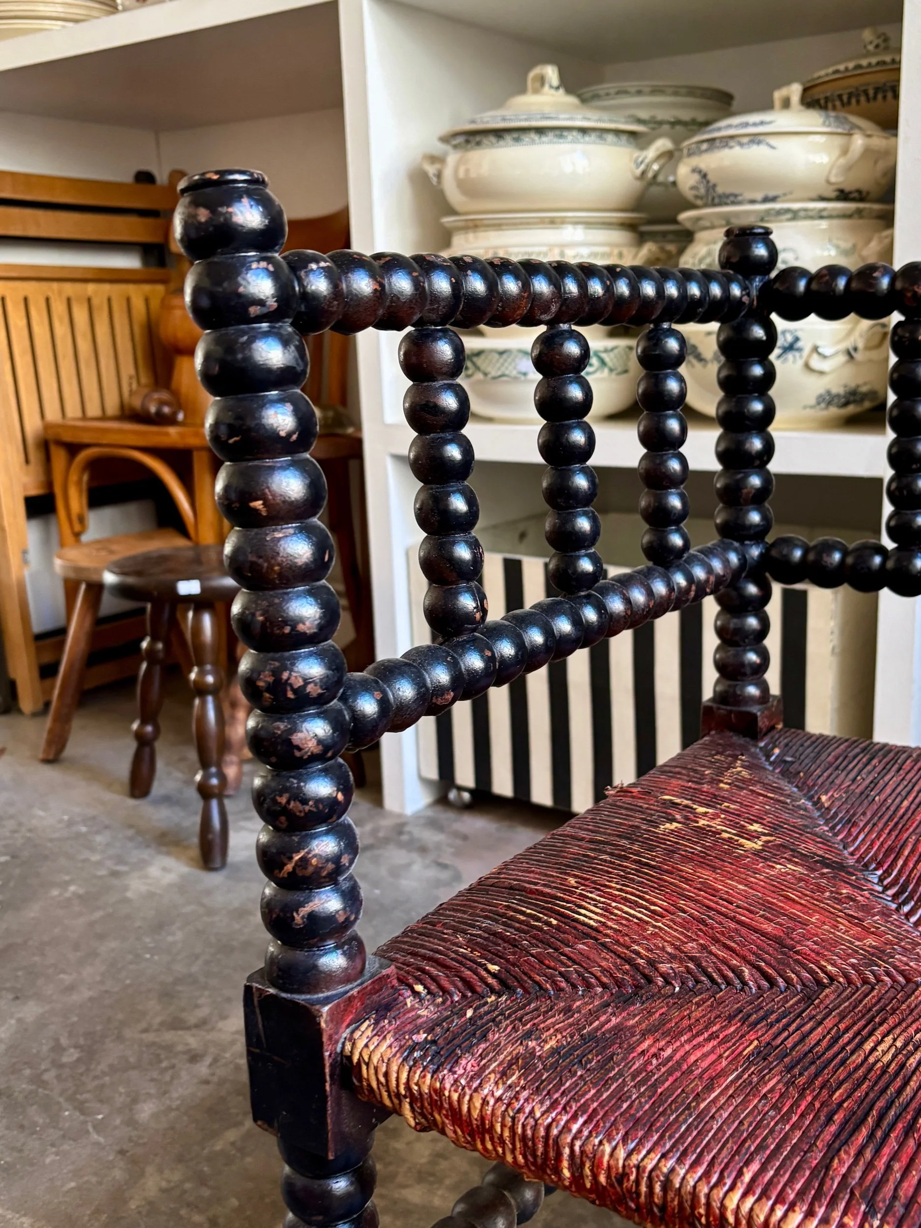 chaise-coin-bois-tourne-bobine-noir-paille-assise-vintage-axs-design-paris-france