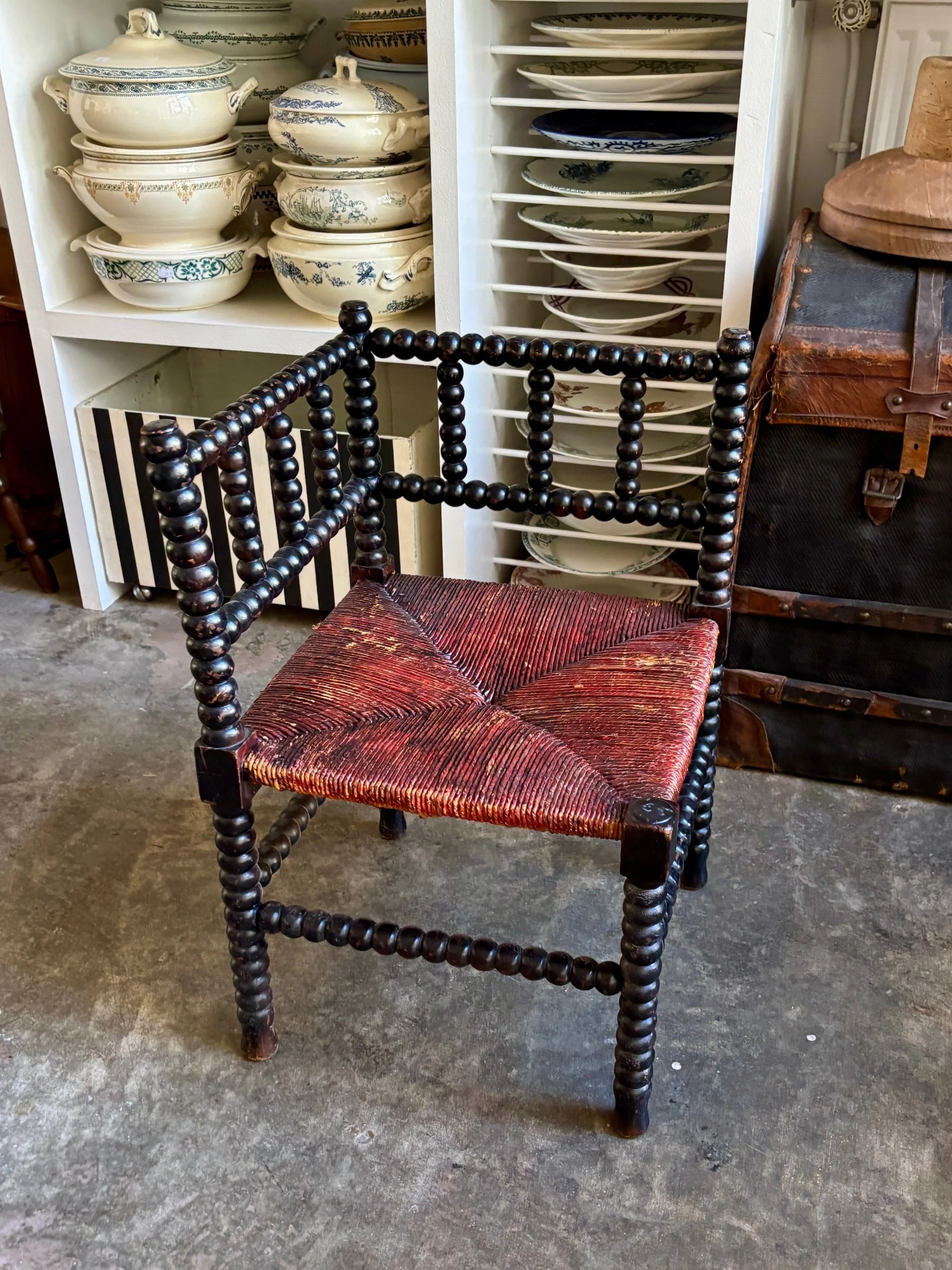 chaise-coin-bois-tourne-bobine-noir-paille-assise-vintage-axs-design-paris-france