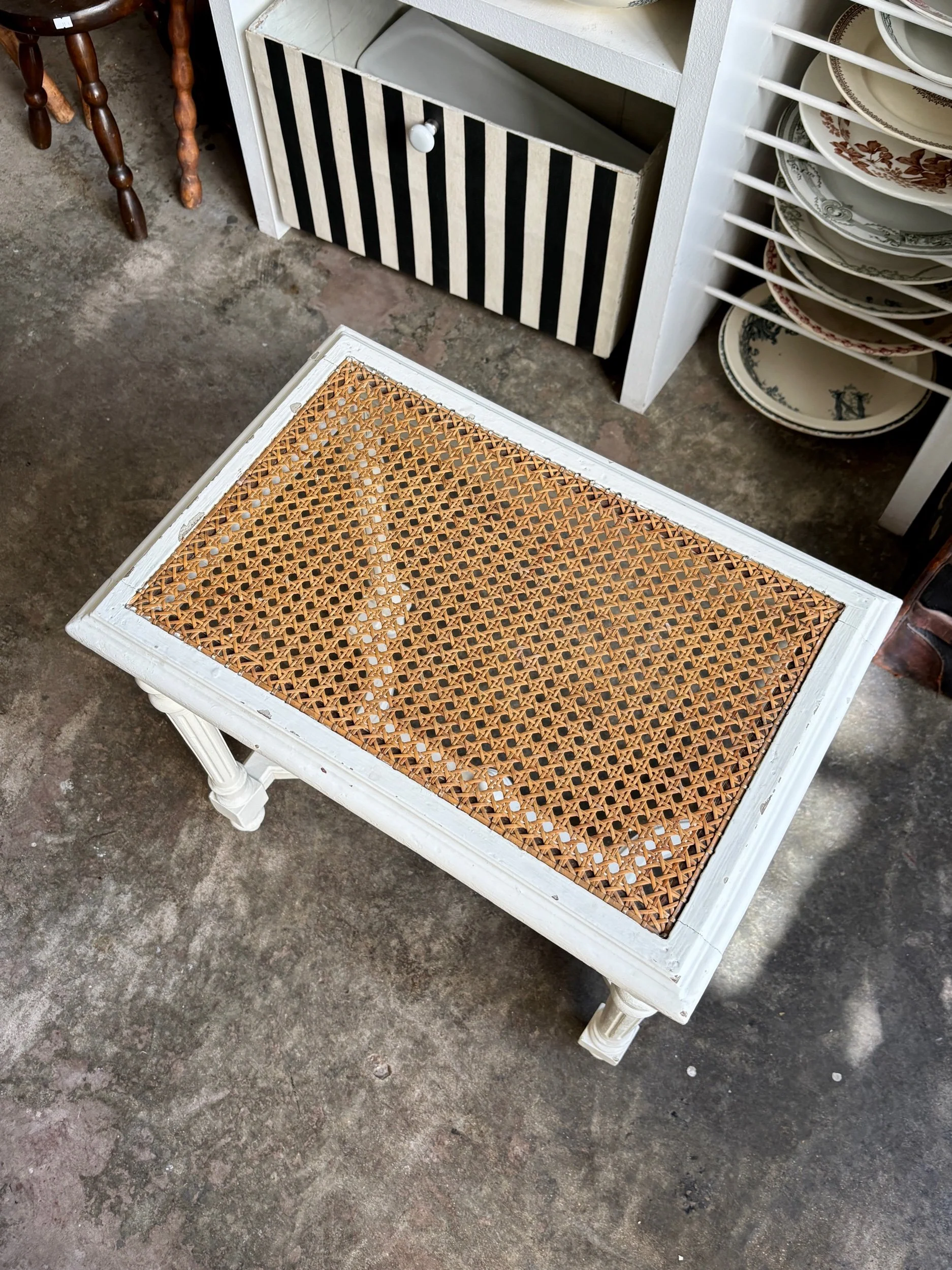 tabouret-banc-piano-bois-blanc-cannage-axs-design-paris-france