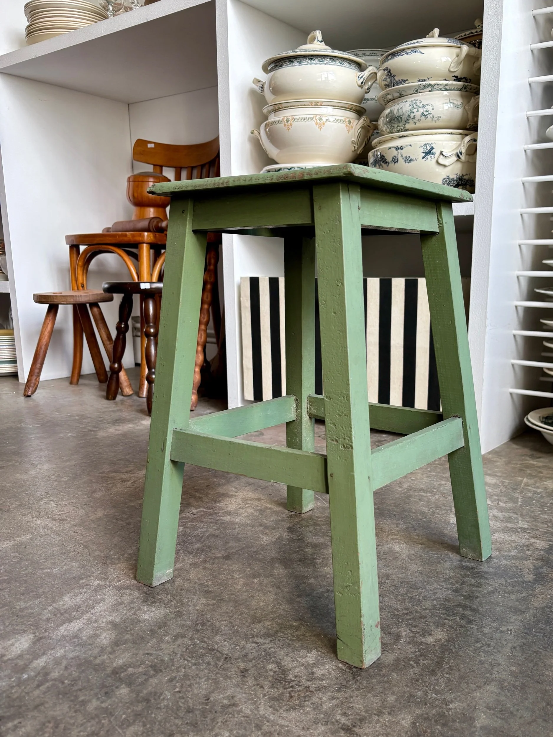 tabouret-bois-vert-assise-vintage-axs-design-paris-france
