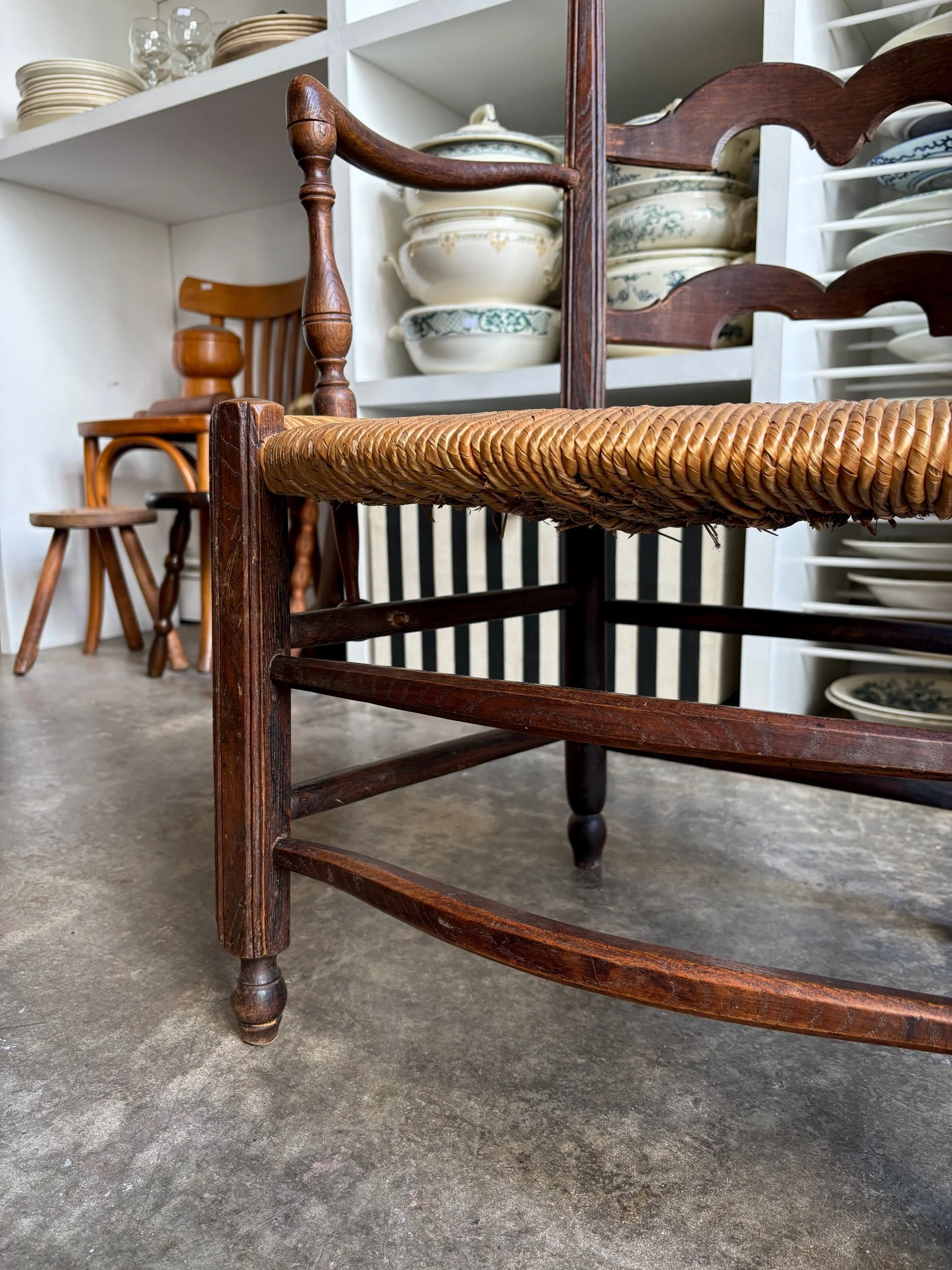 fauteuil-nourrice-provencal-bois-paille-assise-vintage-axs-design-paris-france