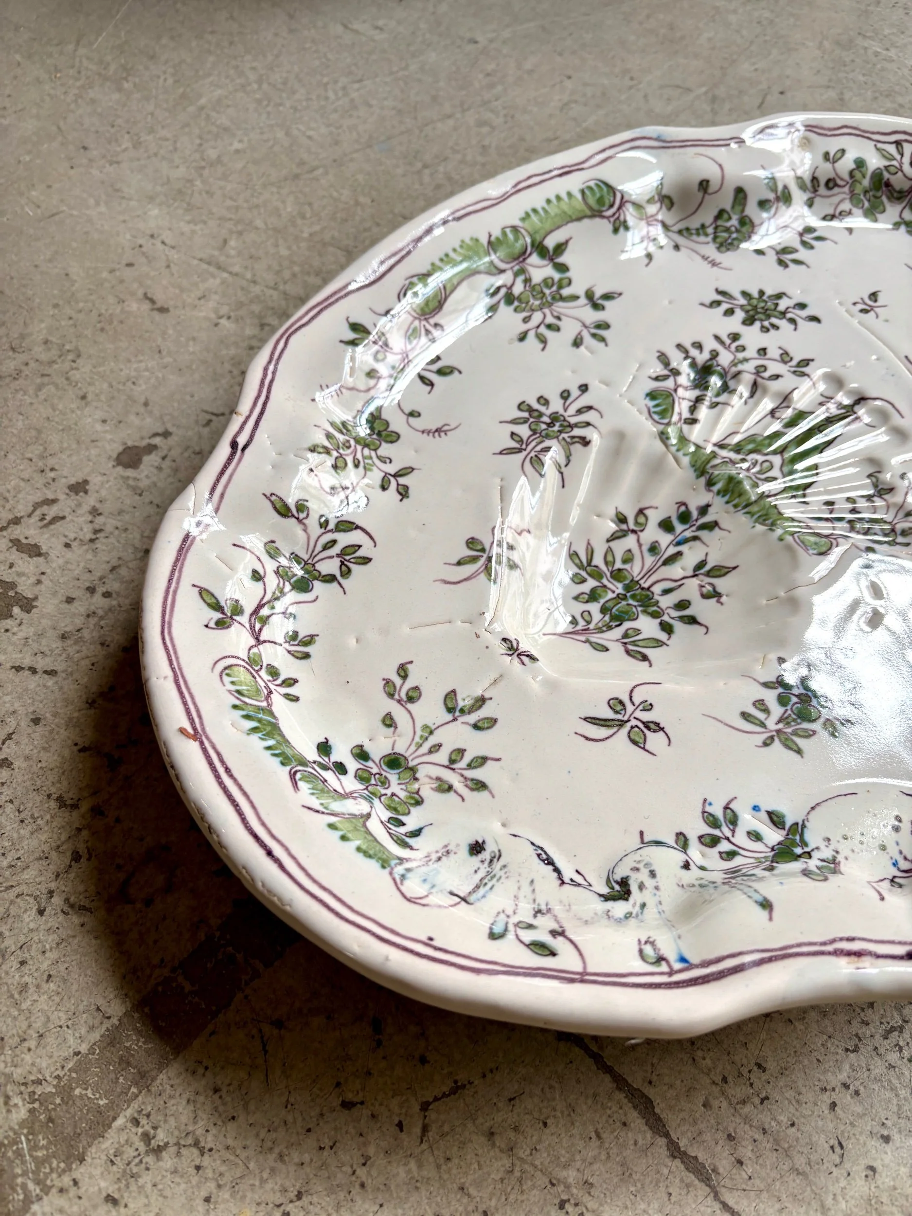 plat-moustiers-faience-vert-vaisselle-vintage-axs-design-paris-france