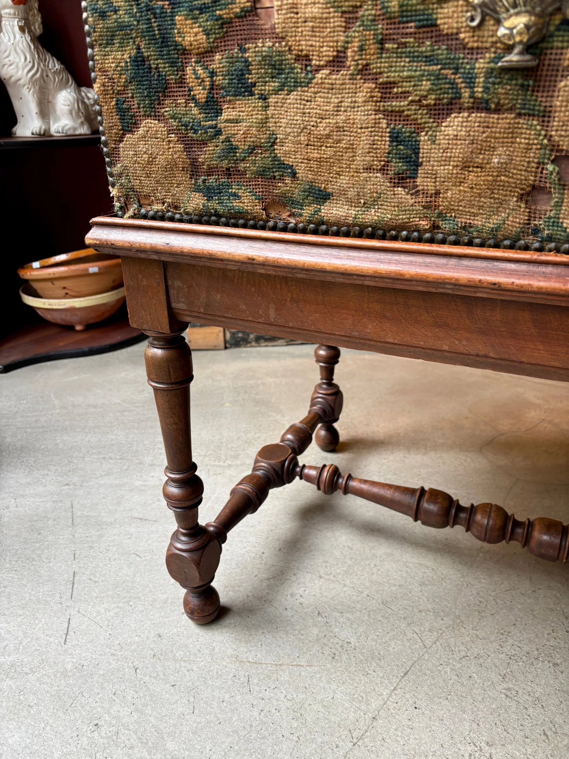 malle-bois-tapisserie-aubusson-meuble-rangement-vintage-axs-design-paris-france