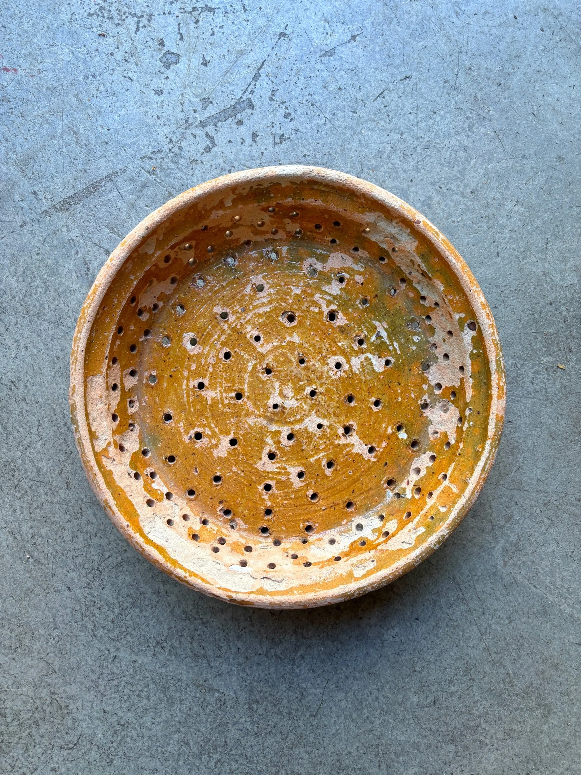 Passoire en terre cuite n°3