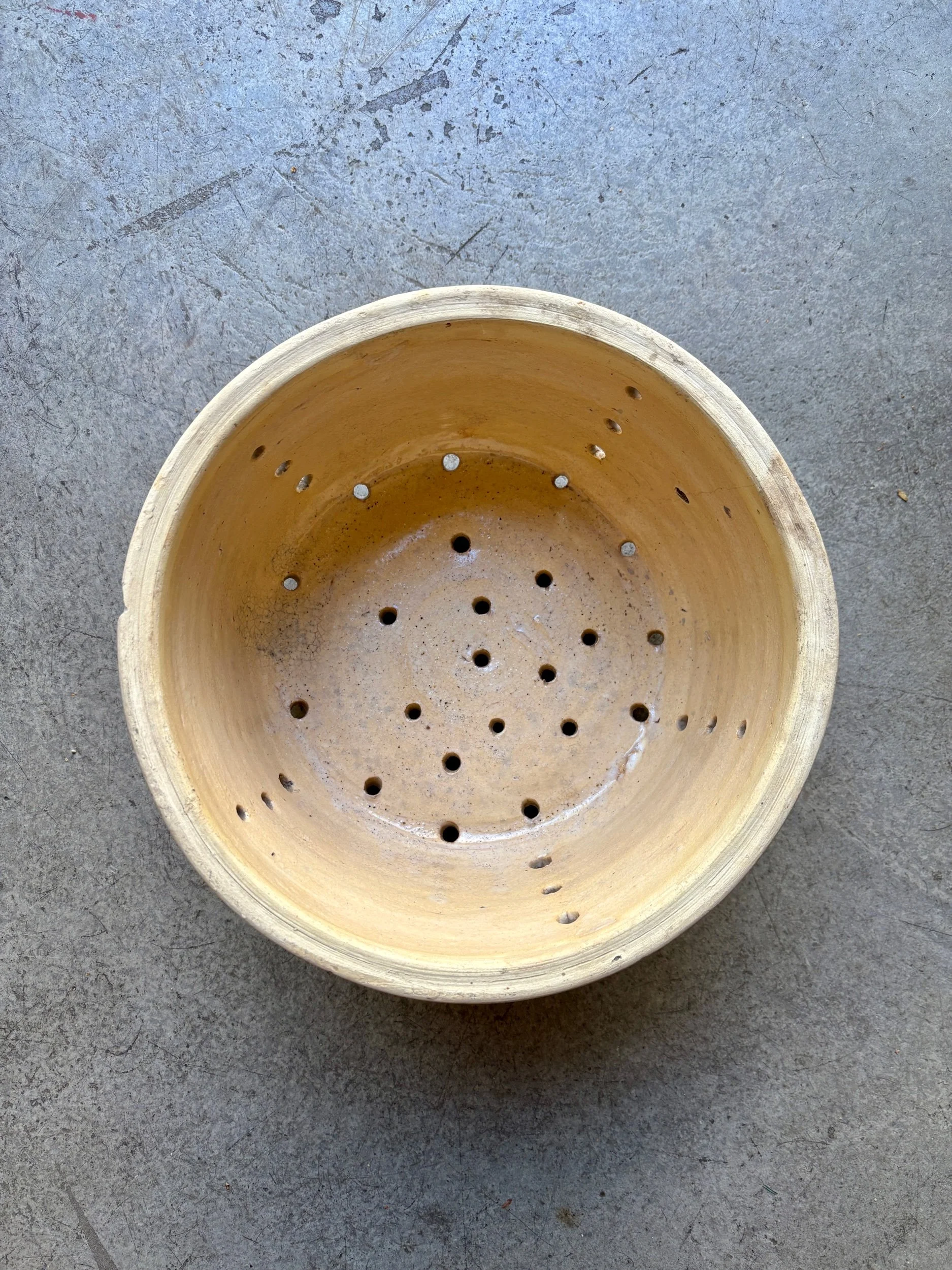 Passoire en terre cuite n°4