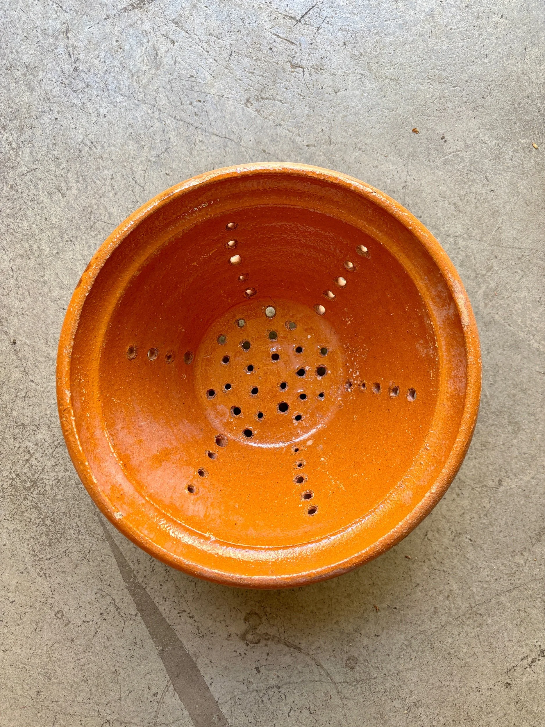 Passoire en terre cuite n°6