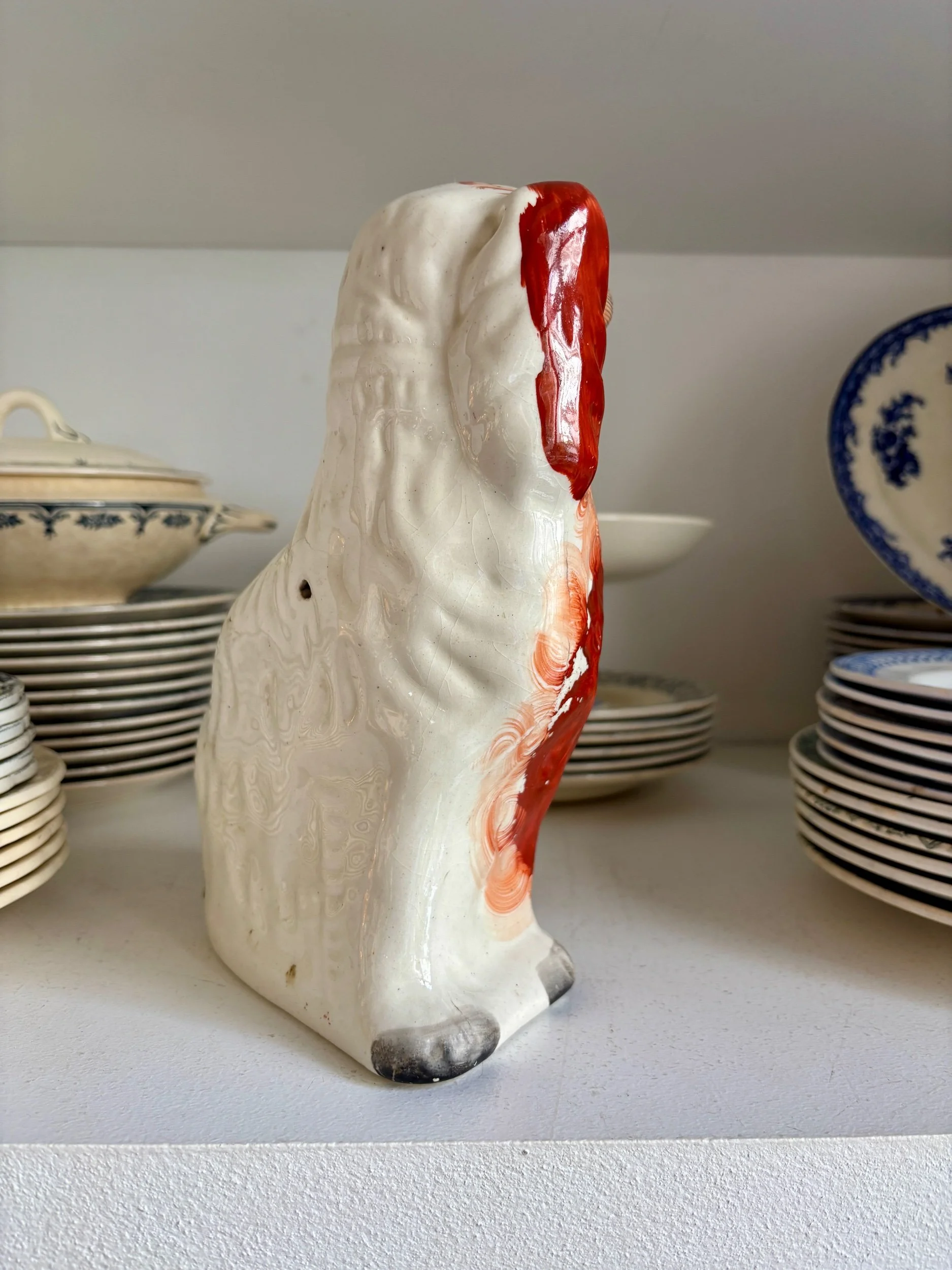 chien-cavalier-king-charles-1-faience-stafforshire-decoration-vintage-axs-design-paris-france