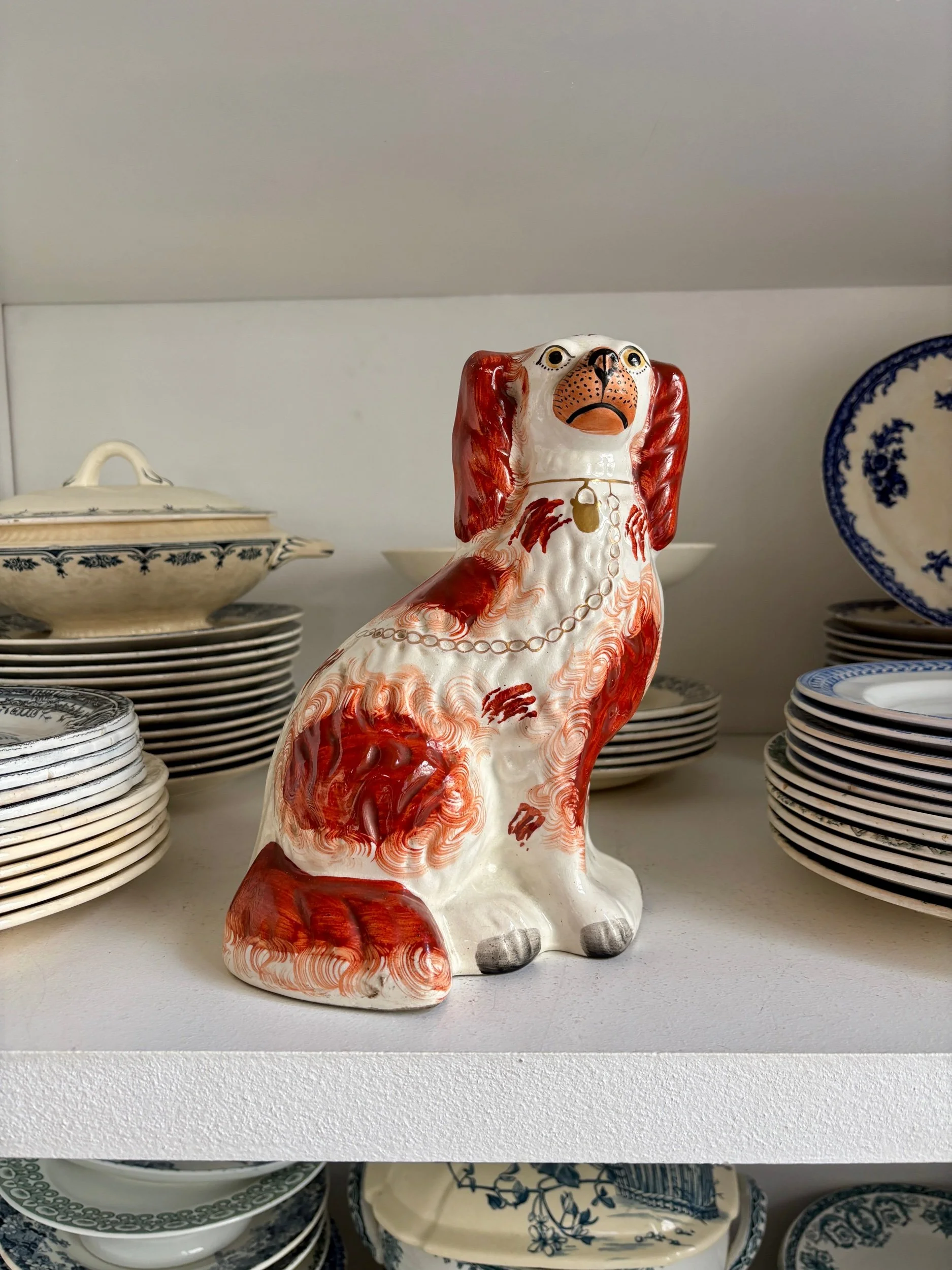 chien-cavalier-king-charles-2-faience-stafforshire-decoration-vintage-axs-design-paris-france
