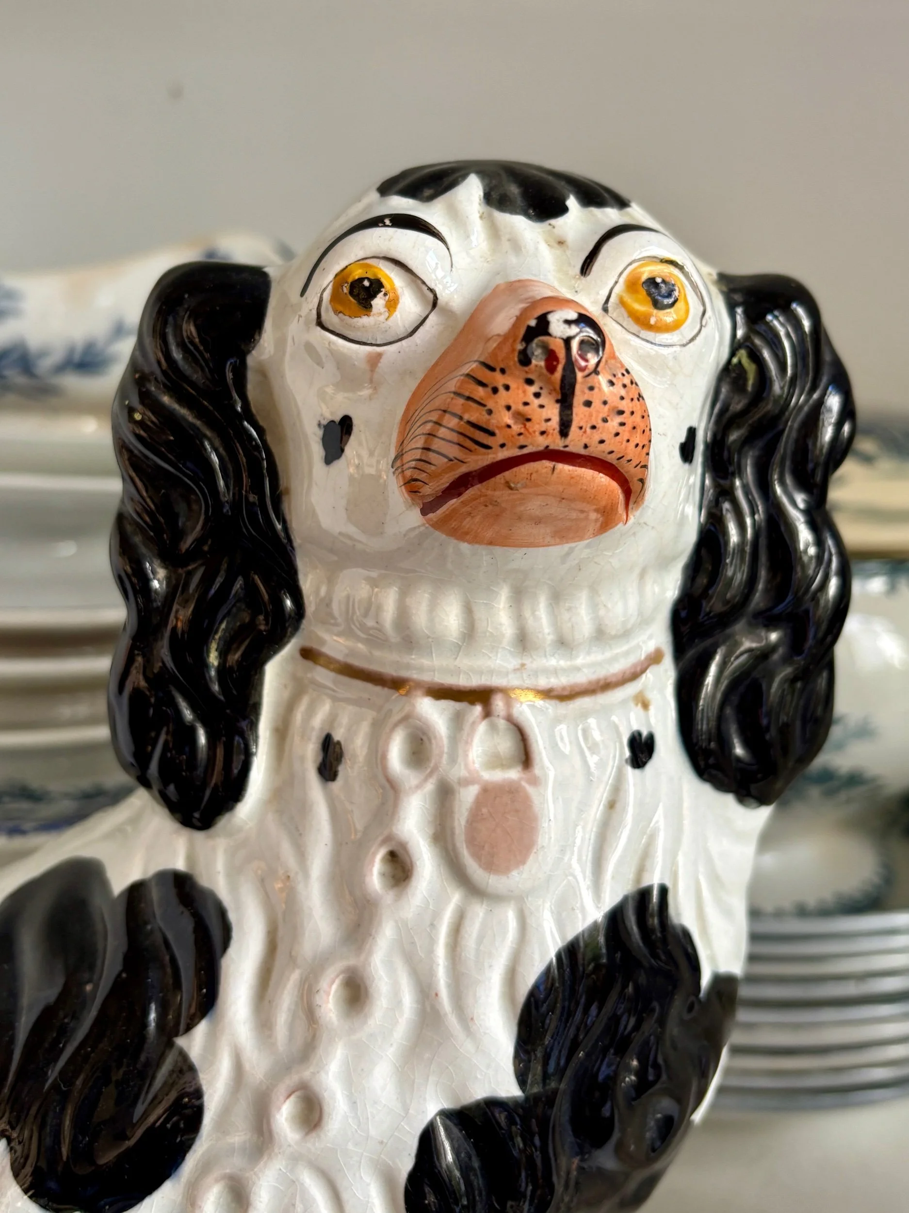 paire-chiens-cavalier-king-charles-staffordshire-noir-decoration-vintage-axs-design-paris-france