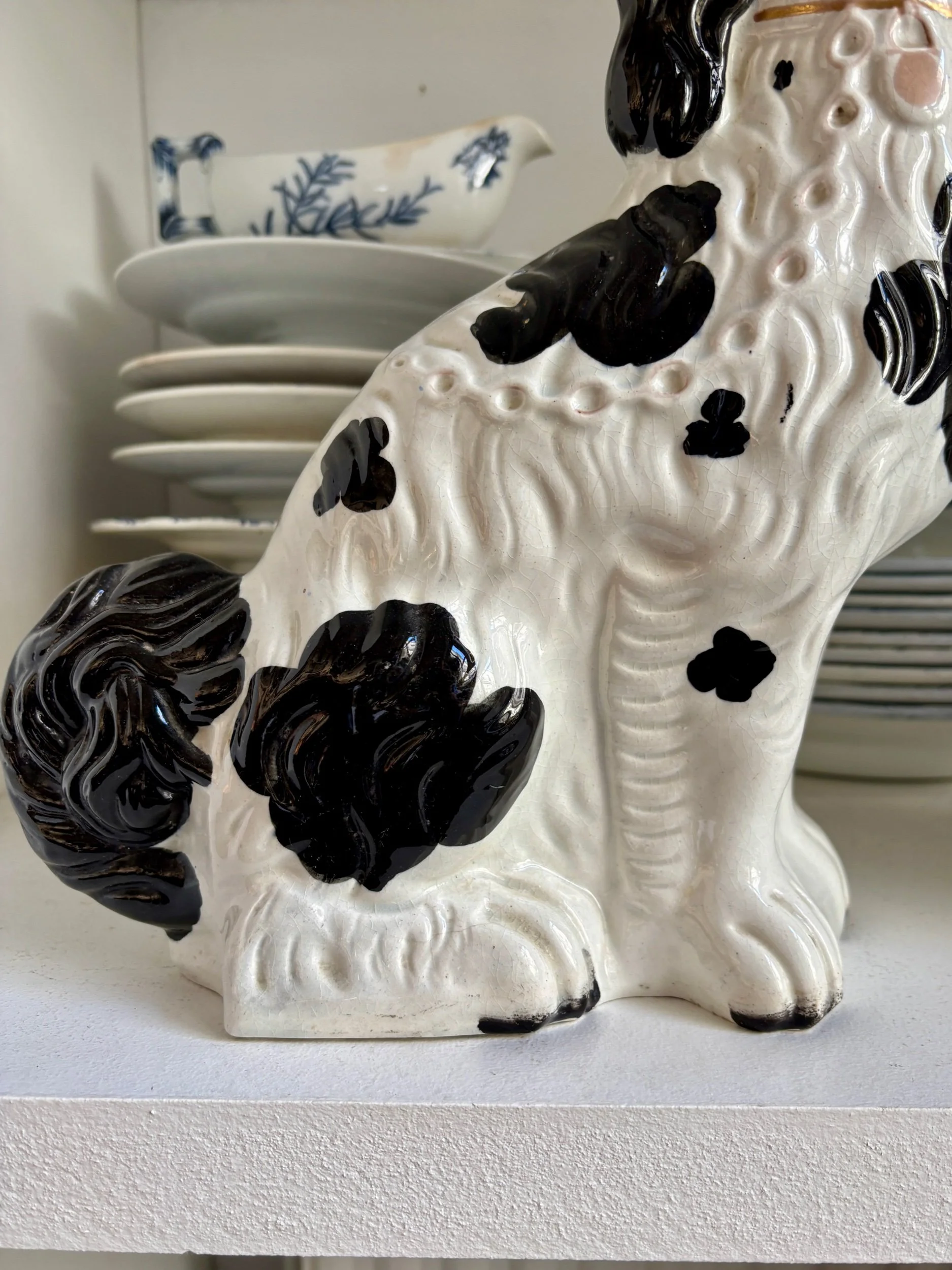 paire-chiens-cavalier-king-charles-staffordshire-noir-decoration-vintage-axs-design-paris-france