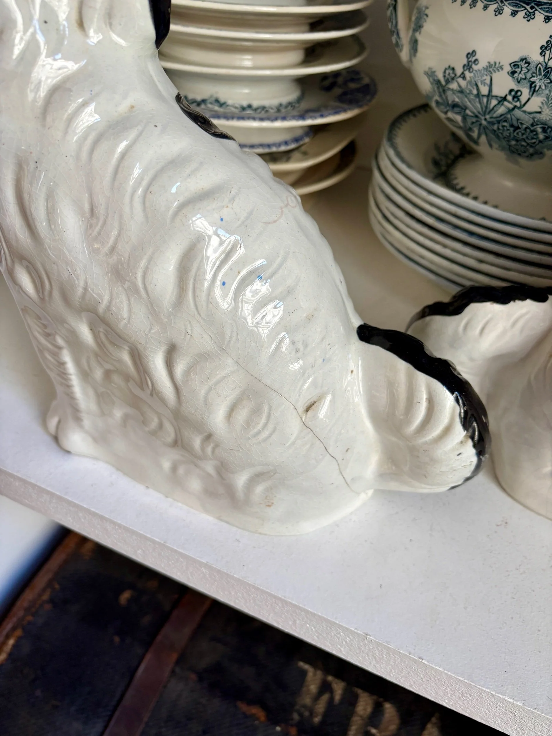 paire-chiens-cavalier-king-charles-staffordshire-noir-decoration-vintage-axs-design-paris-france