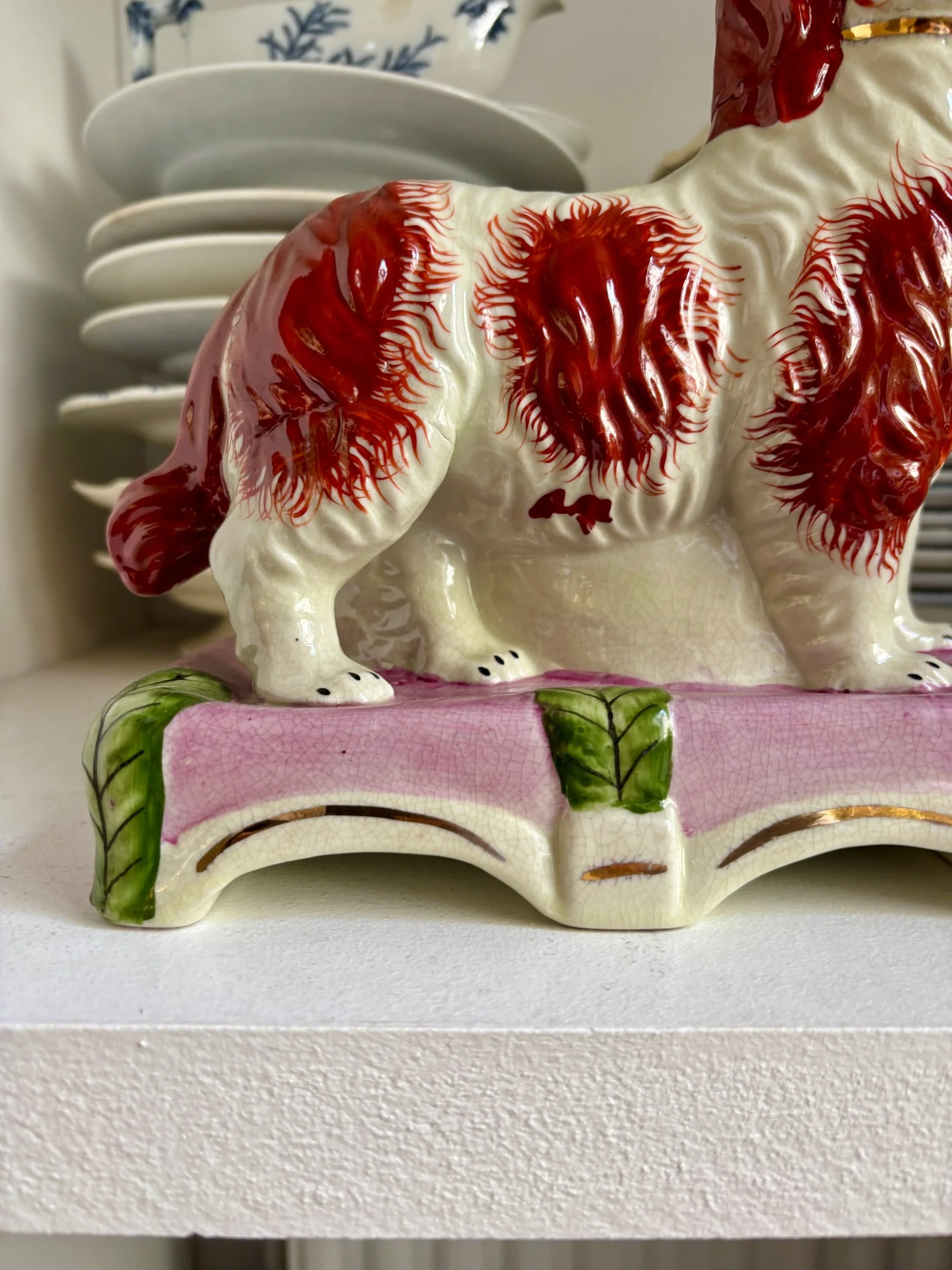 paire-chiens-cavalier-king-charles-faience-staffordshire-decoration-vintage-axs-design-paris-france
