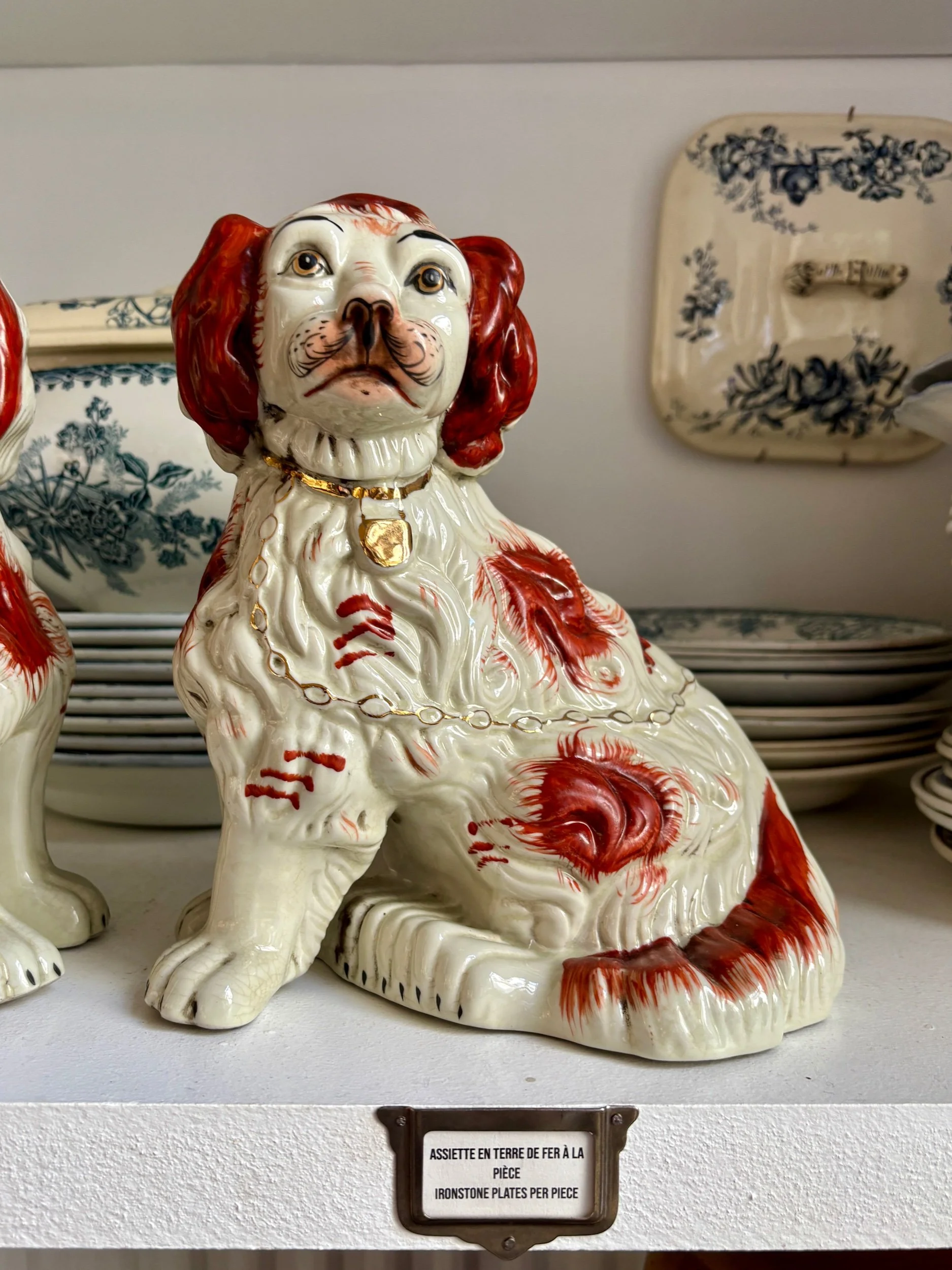 paire-chiens-faience-staffordshire-roux-decoration-vintage-axs-design-paris-france