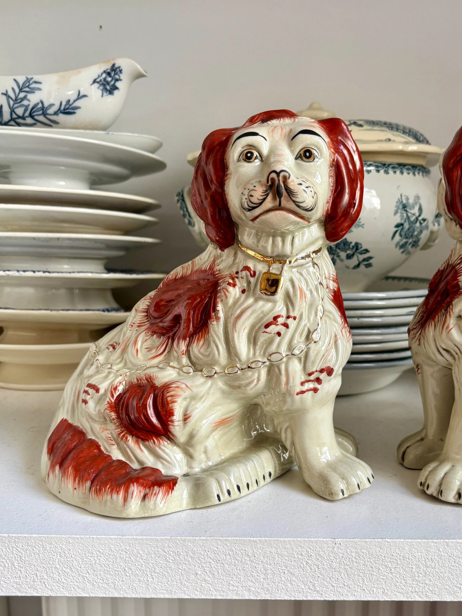 paire-chiens-faience-staffordshire-roux-decoration-vintage-axs-design-paris-france