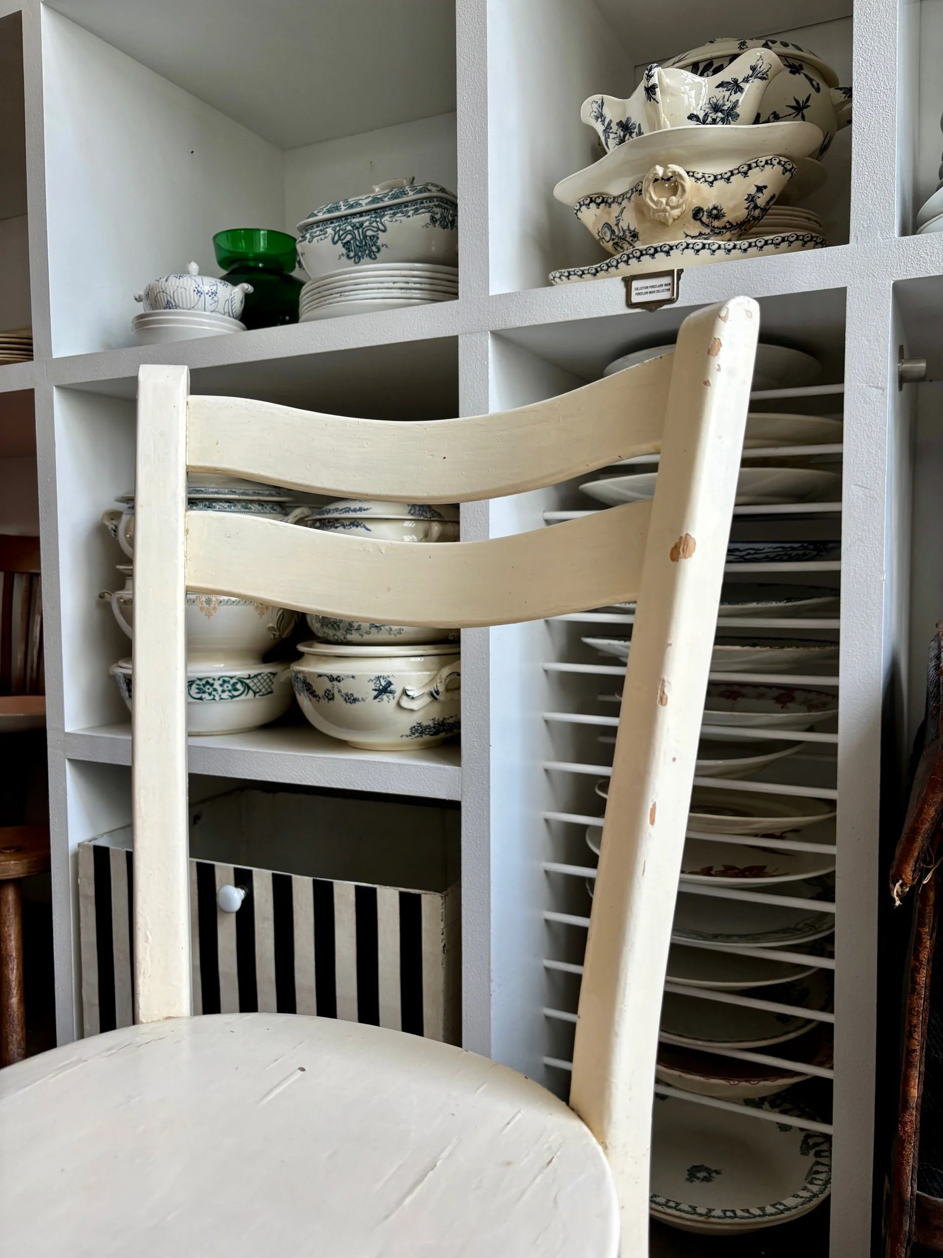 chaise-bistrot-bois-beige-assise-vintage-axs-design-paris-france-1