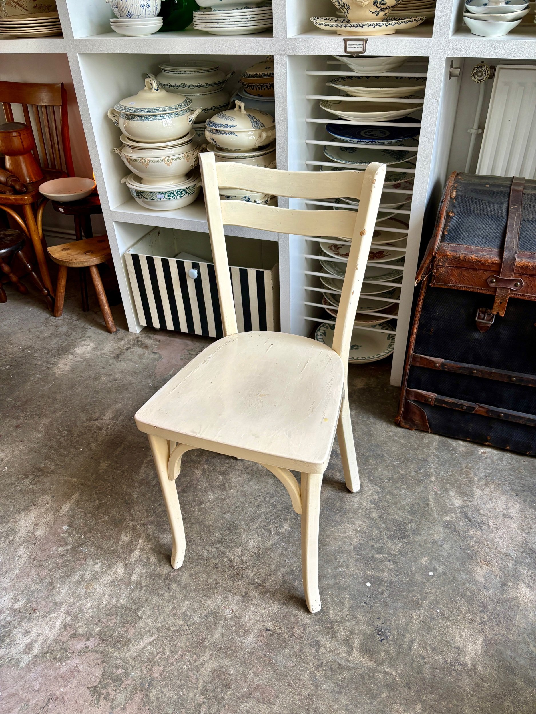 Chaise bistrot en hêtre cintré beige n°1