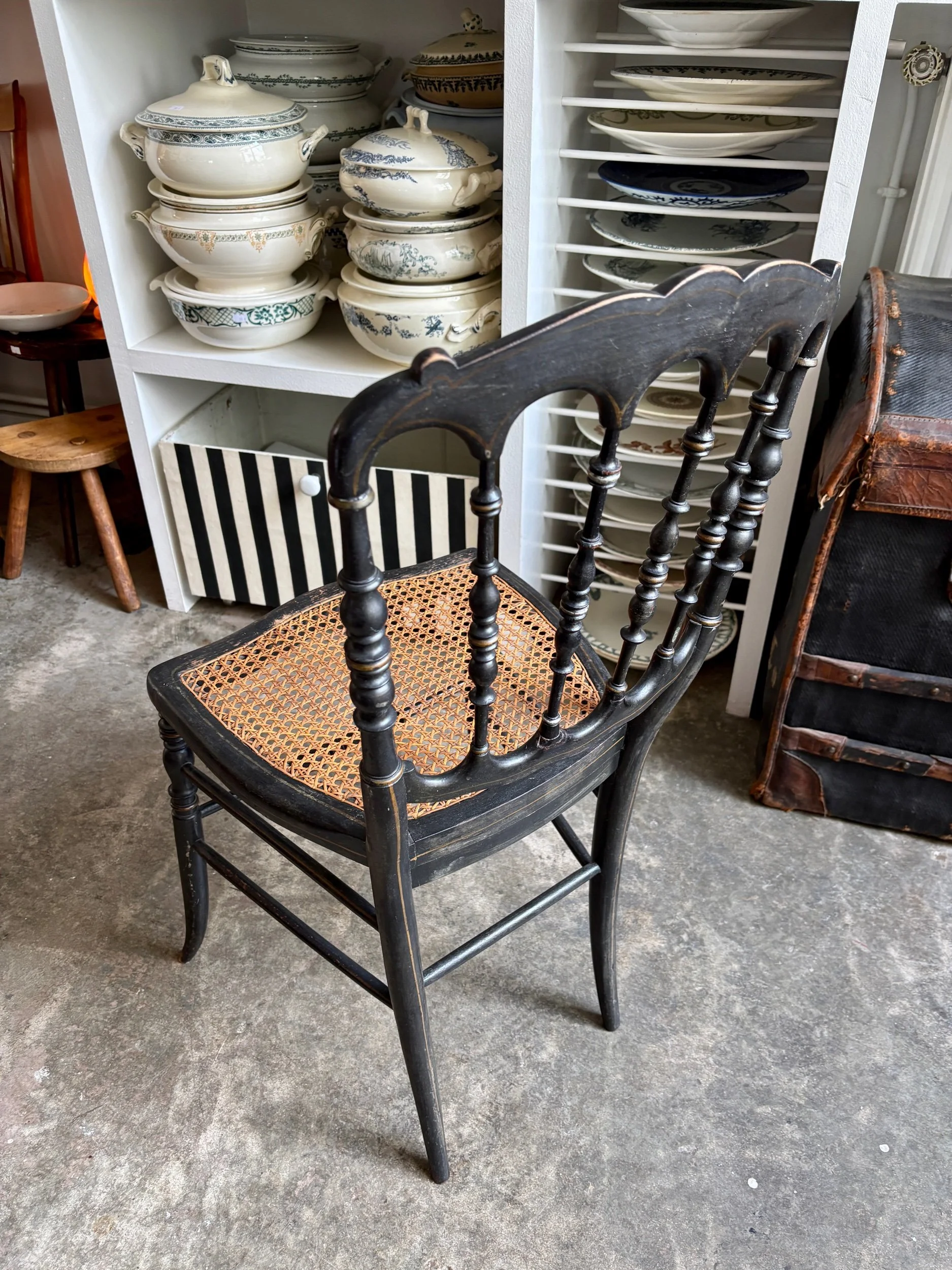 chaise-napoleon-iii-bois-noir-dore-cannage-assise-vintage-axs-design-paris-france