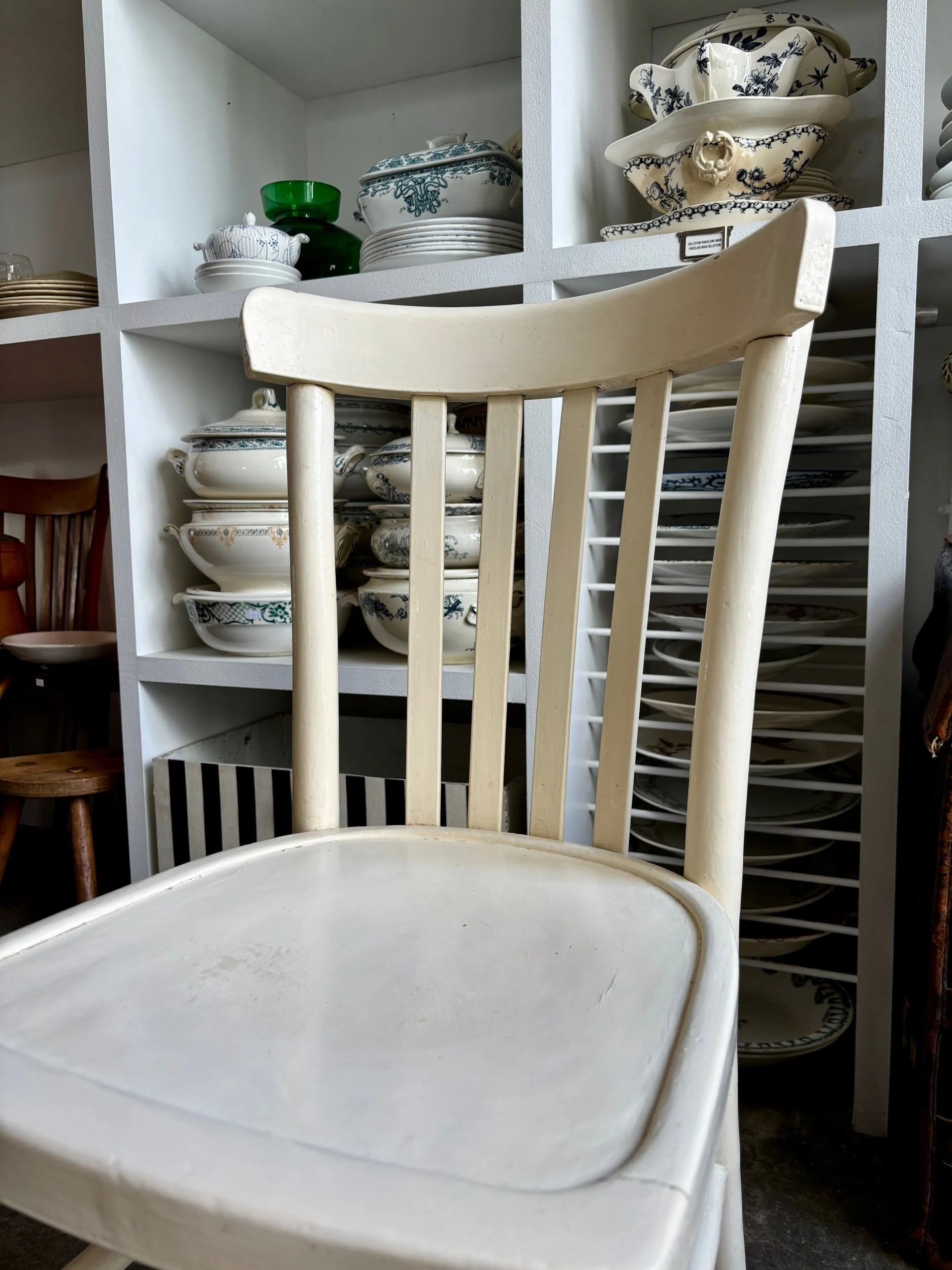 chaise-bistrot-bois-beige-assise-vintage-axs-design-paris-france-2