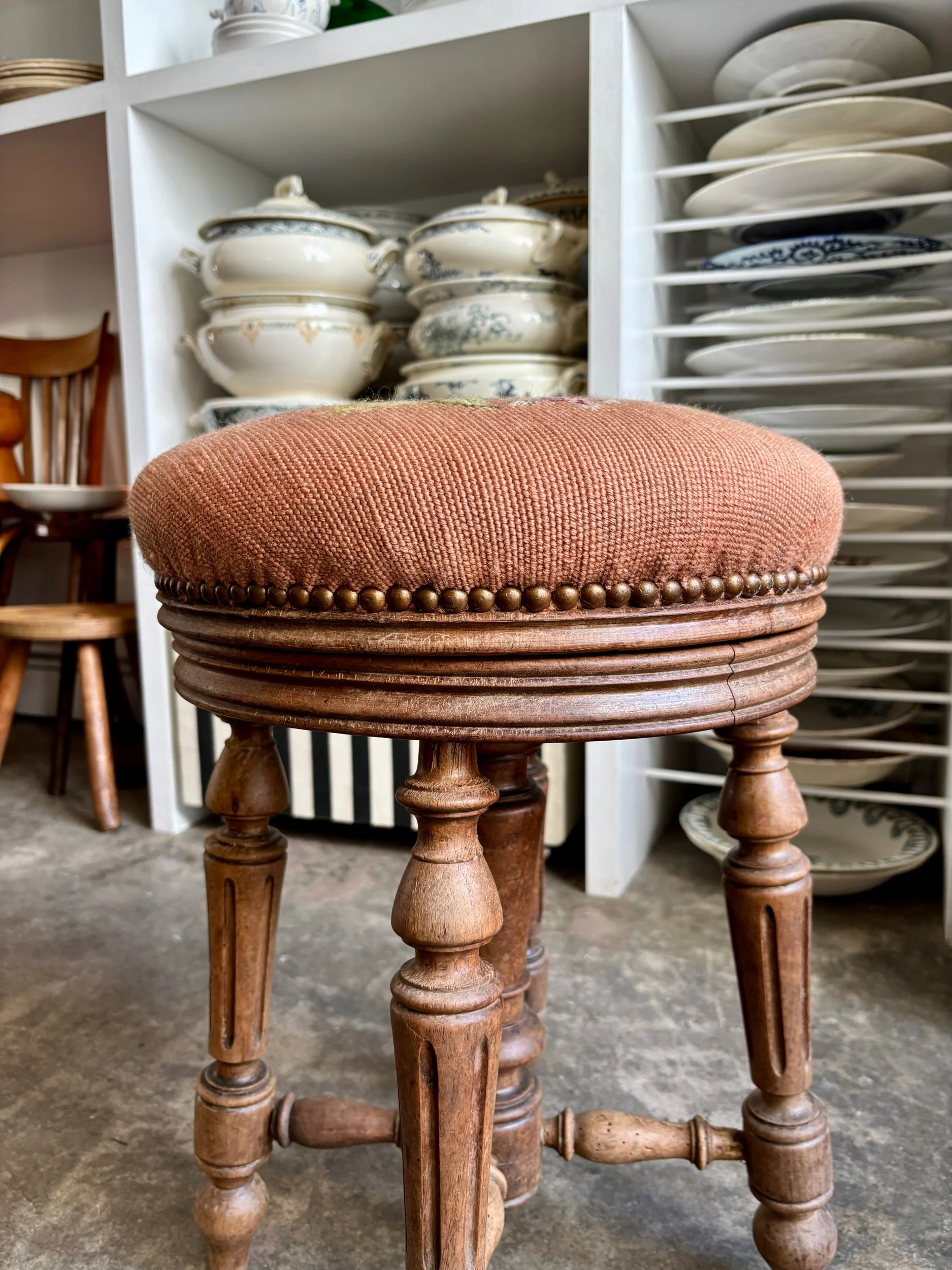 tabouret-piano-bois-coton-rose-fleurs-assise-vintage-axs-design-paris-france