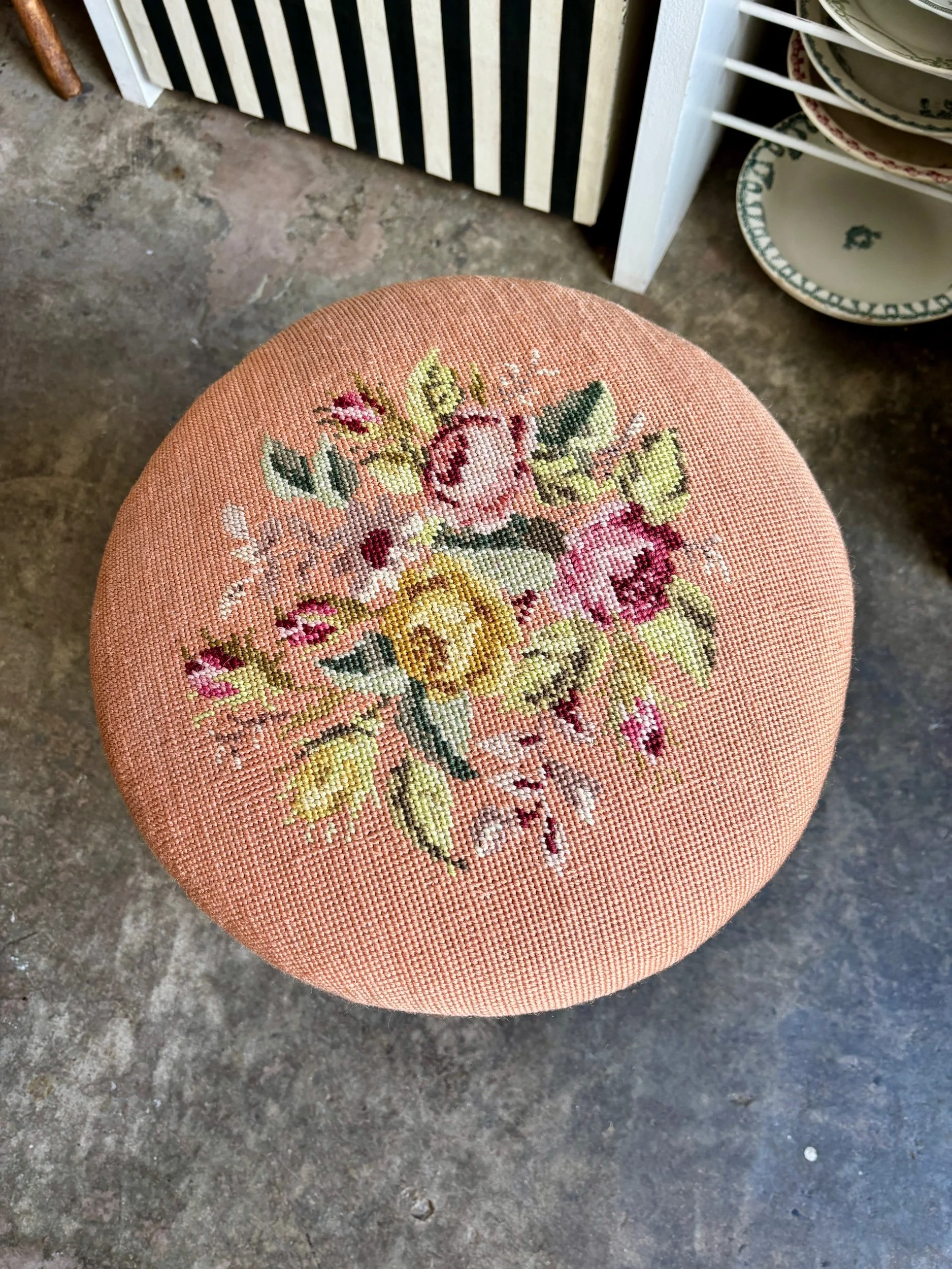 tabouret-piano-bois-coton-rose-fleurs-assise-vintage-axs-design-paris-france