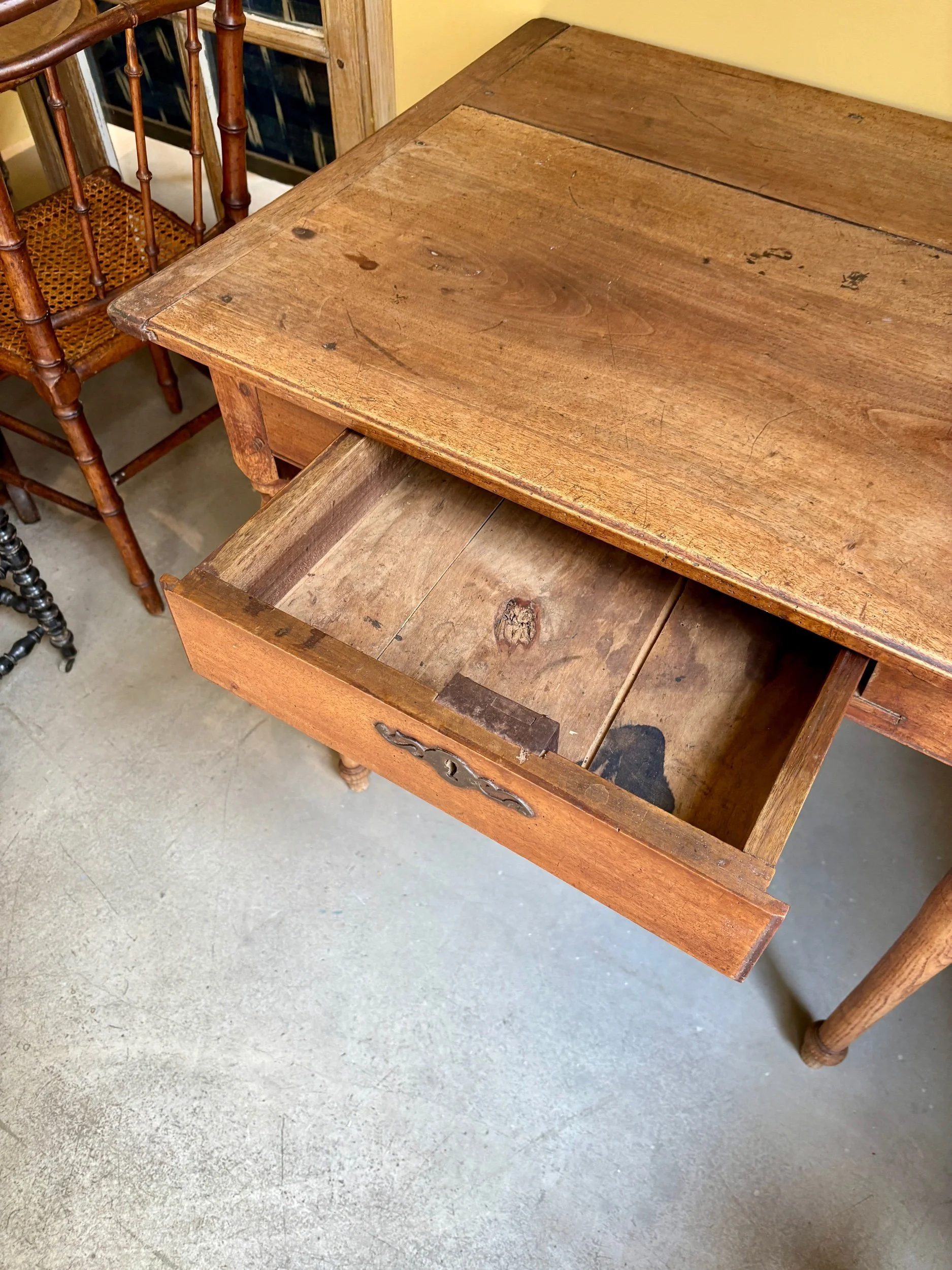 table-appoint-bureau-bois-vintage-axs-design-paris-france