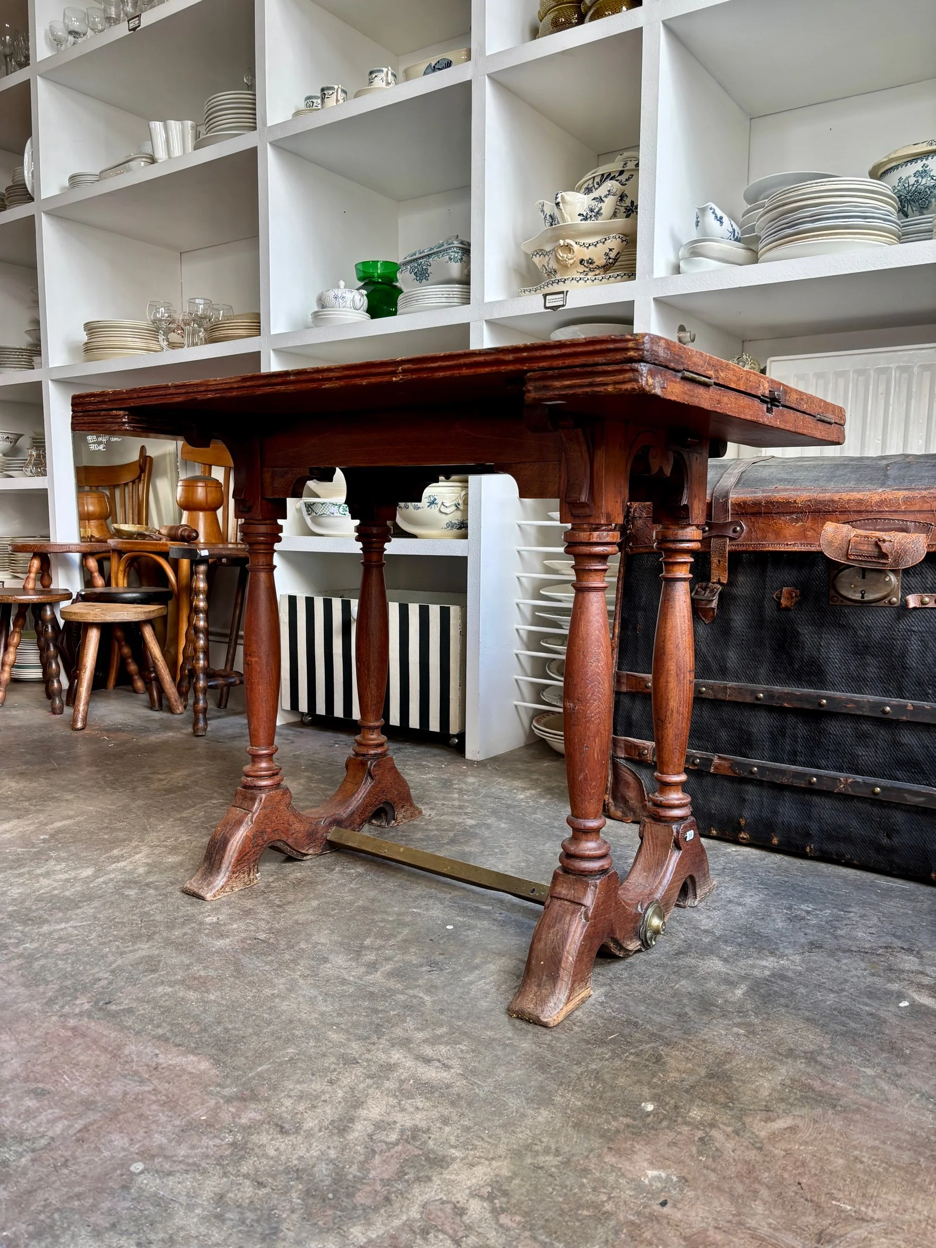 table-bistrot-bureau-bois-fonce-vintage-axs-design-paris-france