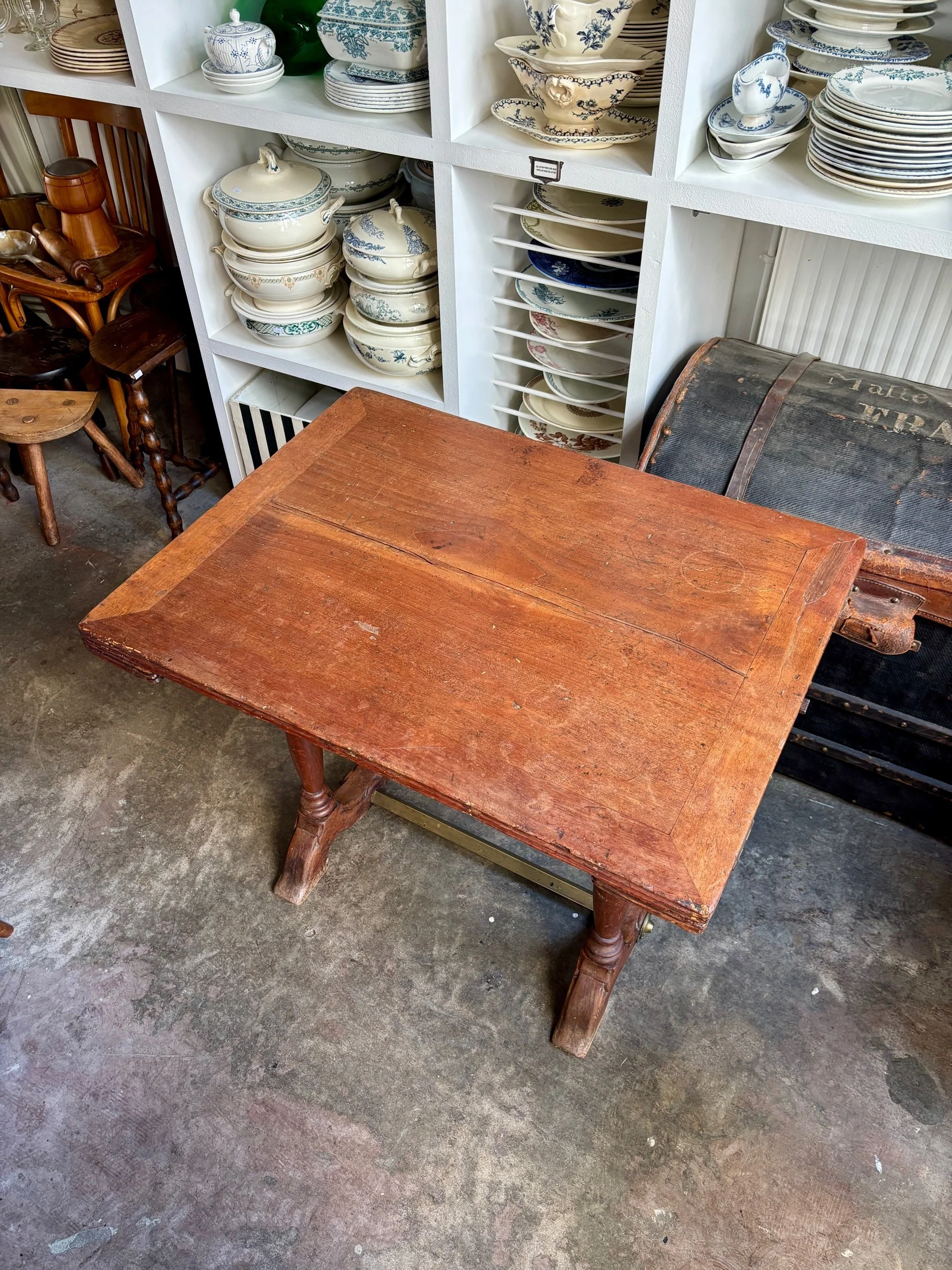 table-bistrot-bureau-bois-fonce-vintage-axs-design-paris-france