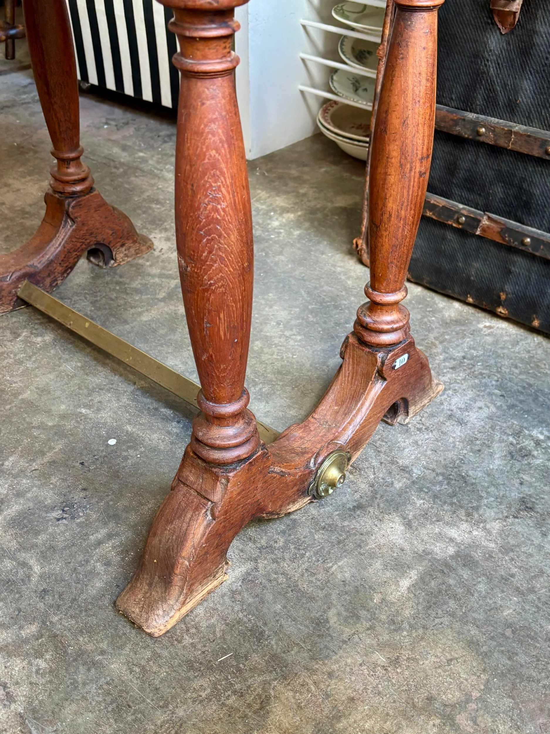 table-bistrot-bureau-bois-fonce-vintage-axs-design-paris-france