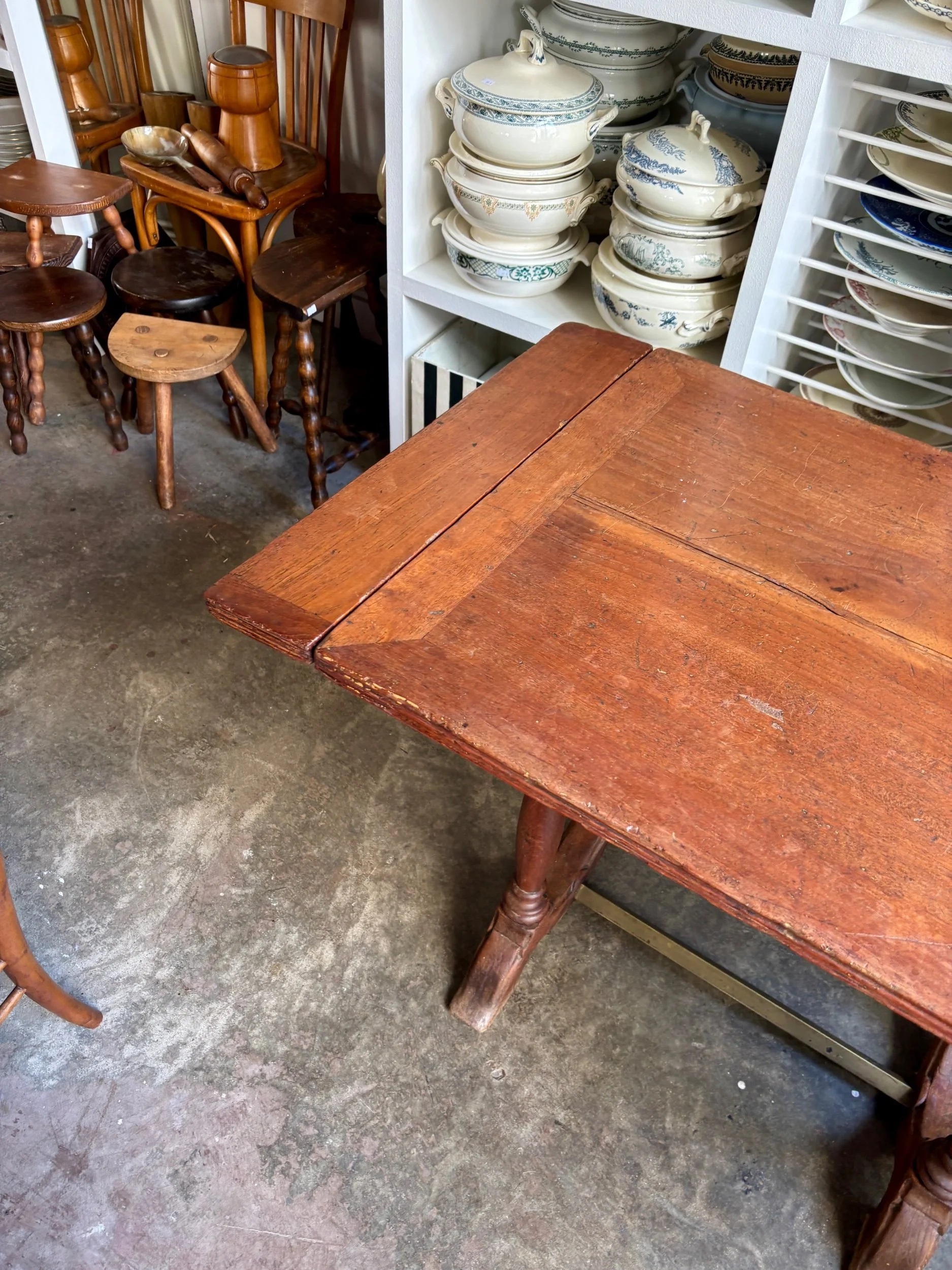 table-bistrot-bureau-bois-fonce-vintage-axs-design-paris-france
