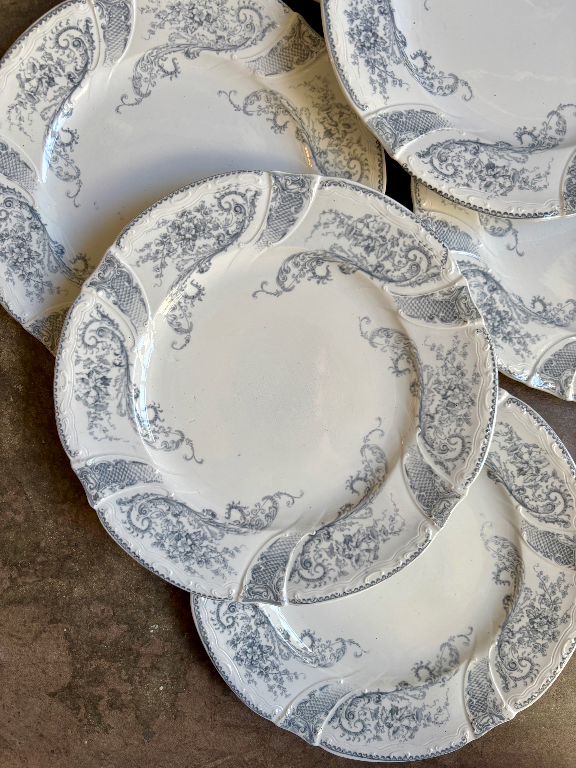 assiettes-plates-longwy-saint-cloud-terre-fer-blanc-vaisselle-vintage-axs-design-paris-france