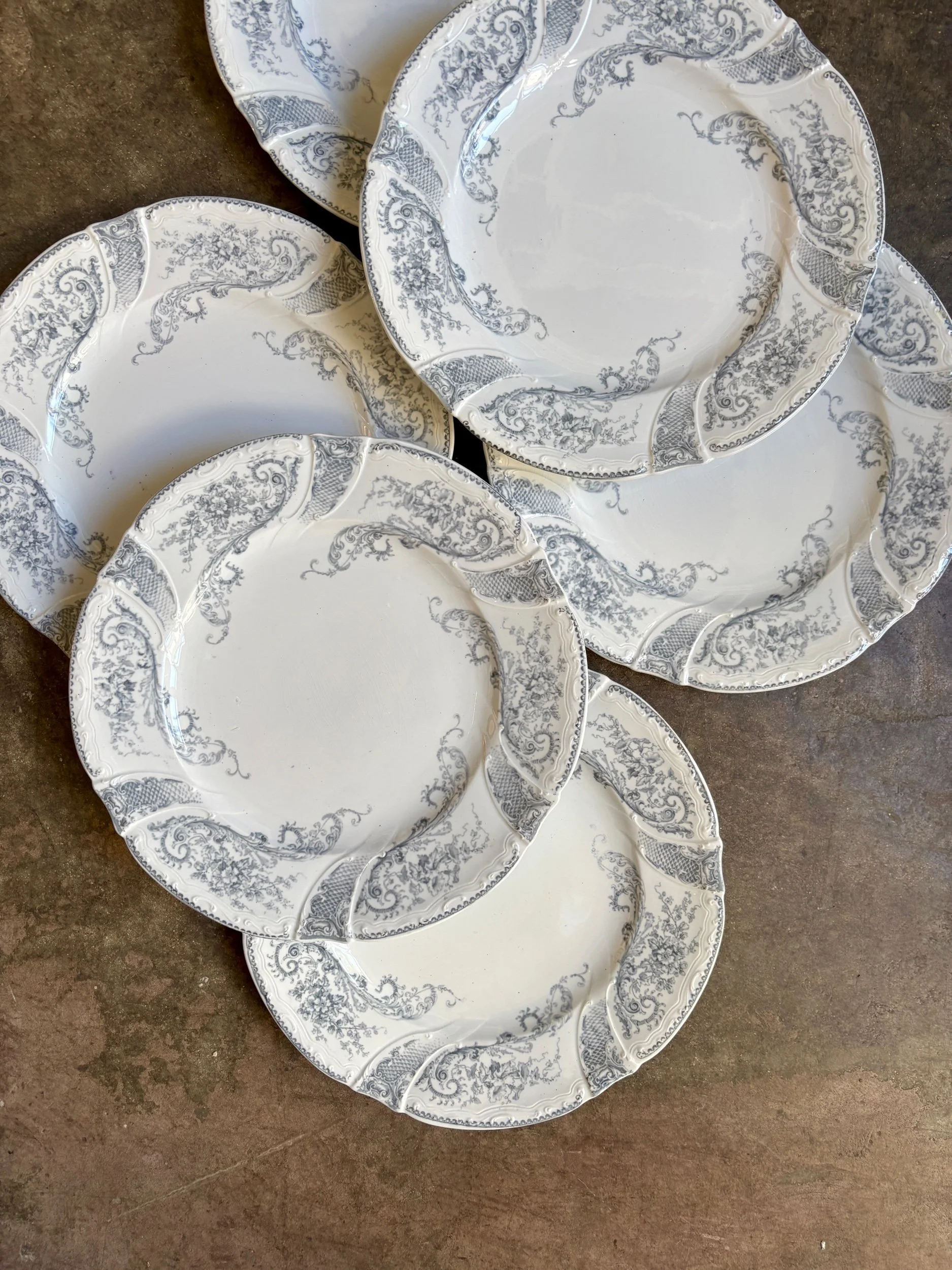 assiettes-plates-longwy-saint-cloud-terre-fer-blanc-vaisselle-vintage-axs-design-paris-france